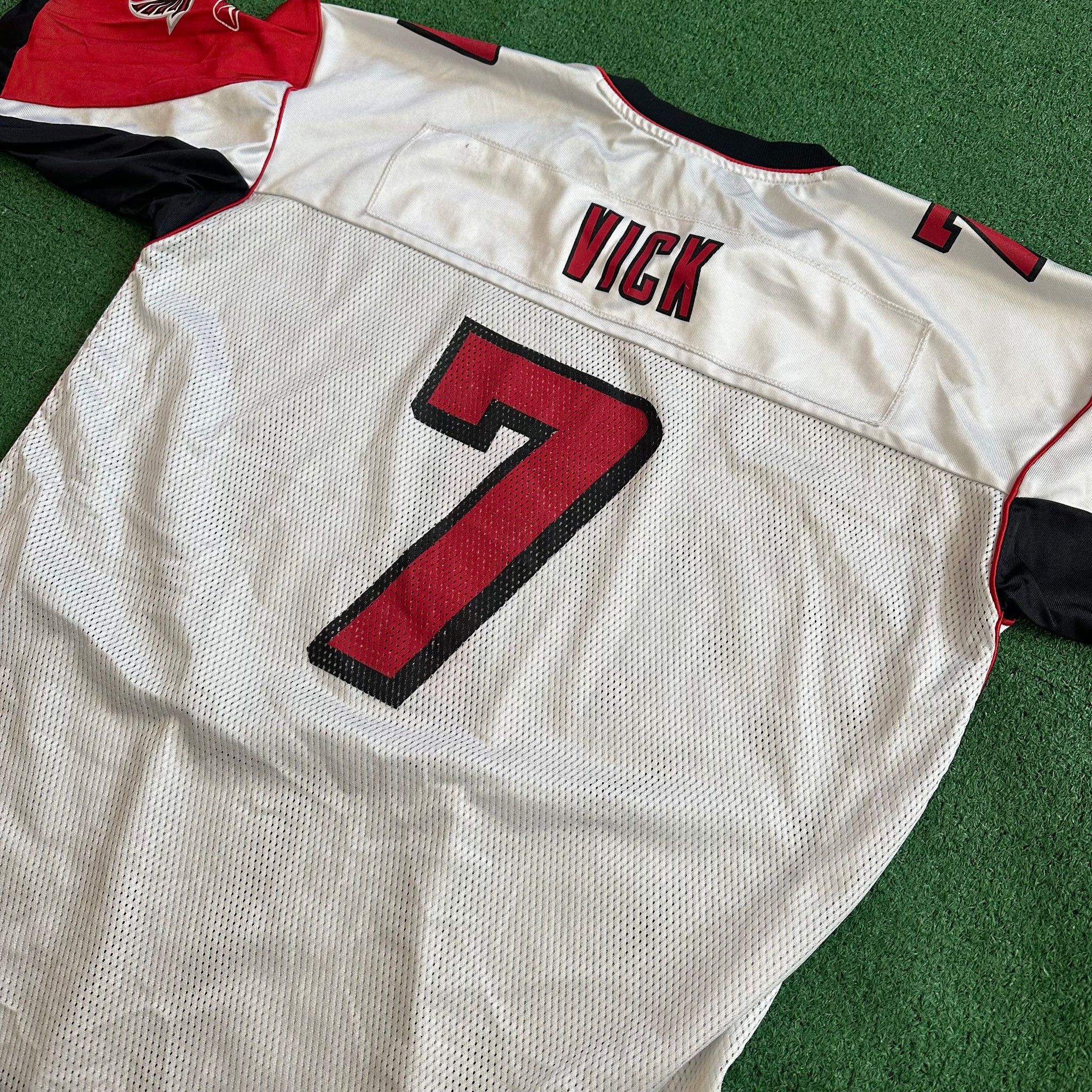 Vintage Reebok Atlanta Falcons #7 Vick NFL Football Jersey (XL)