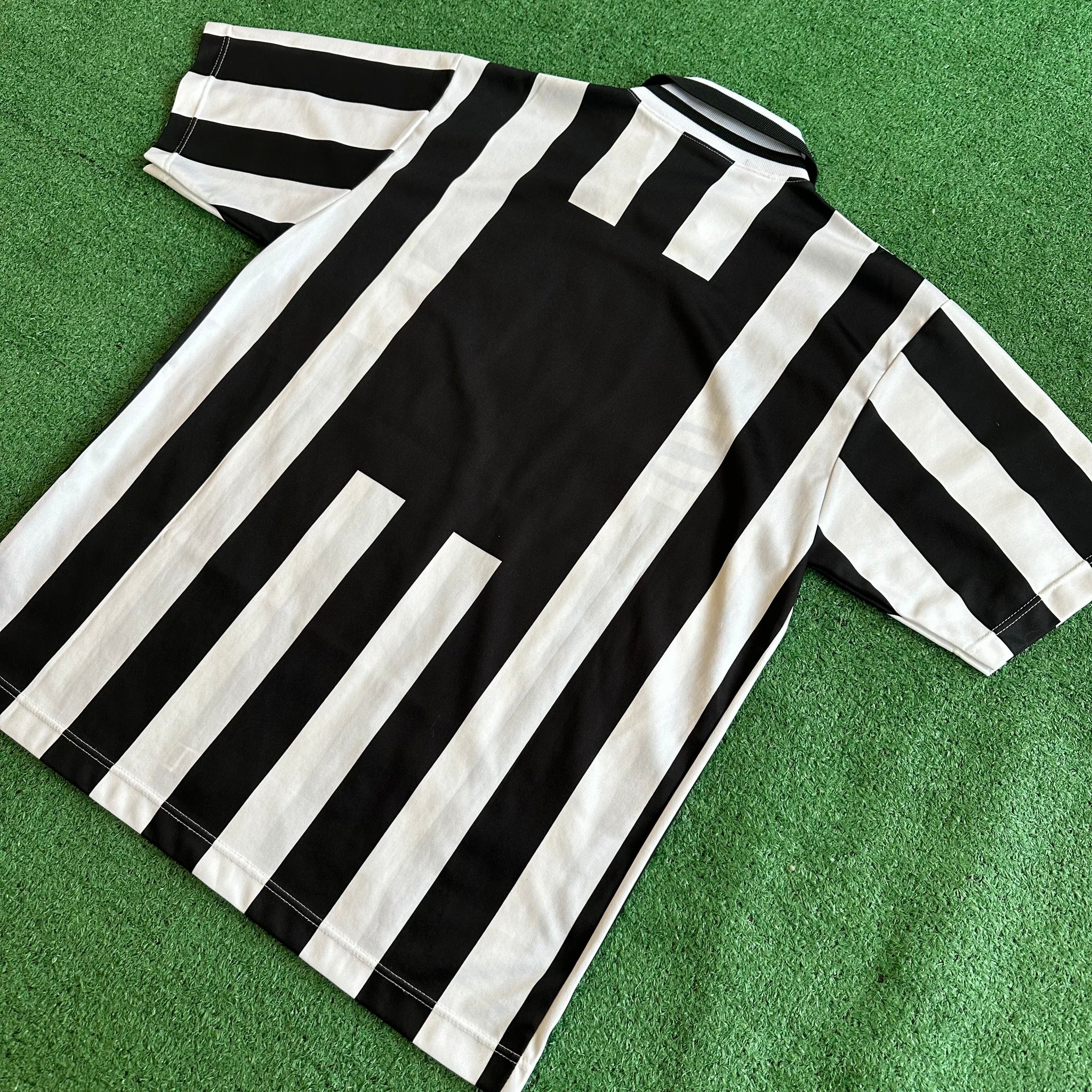 Vintage Kappa Juventus FC 1996/97 Home Football Kit (L)