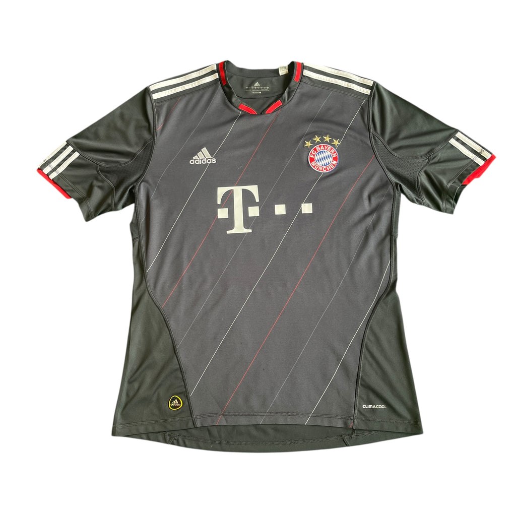 Adidas FC Bayern Munich 2010/11 Third Football Kit (L)