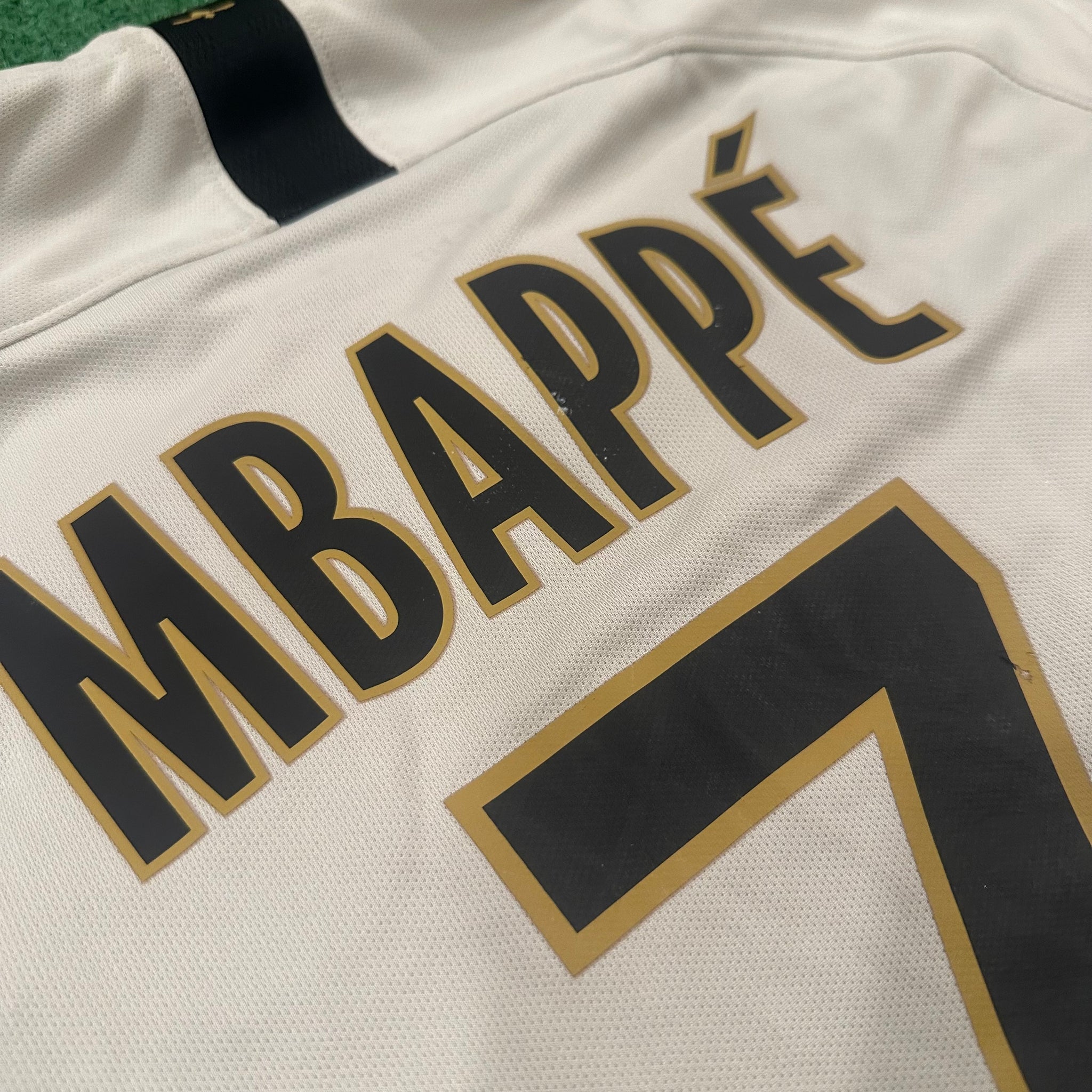 Nike PSG #7 Mbappe 2018/19 Away Football Kit (M)