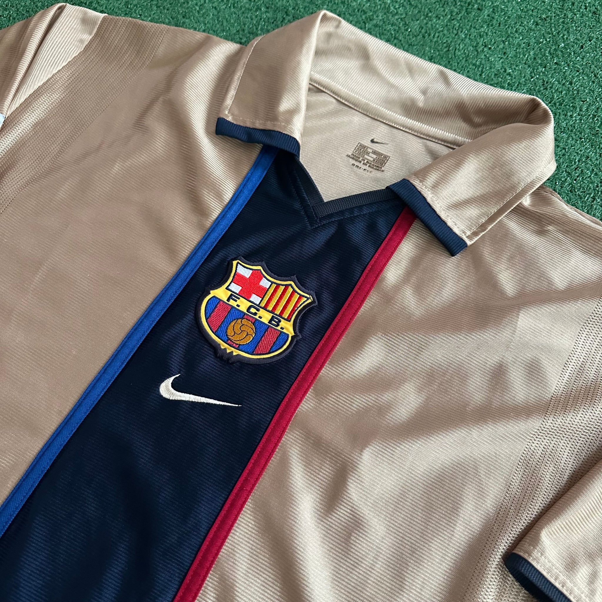 Vintage FC Barcelona #24 Puyol 2001/2002 Away Football Kit (L)