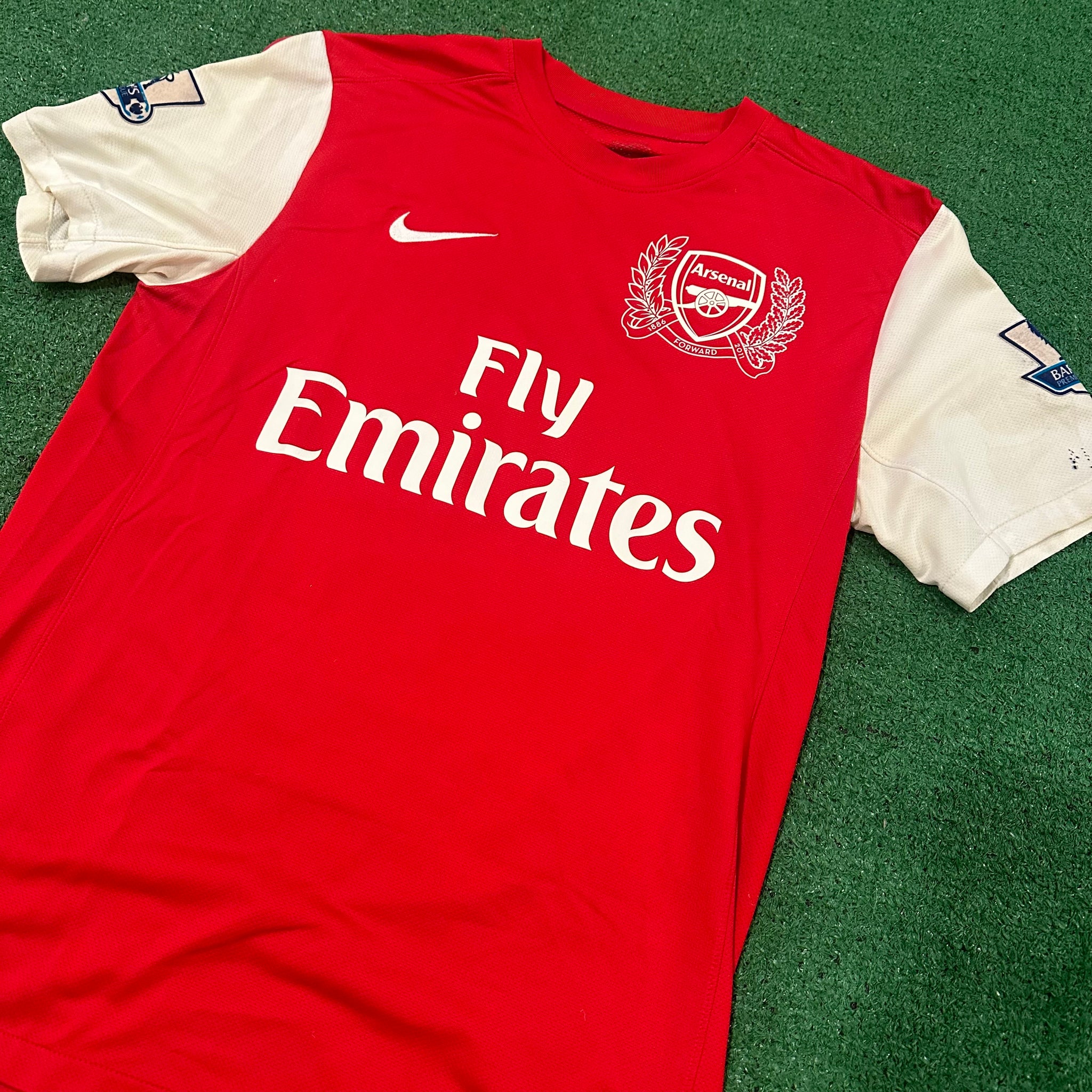 Nike Arsenal FC #19 Wilshere 2011/2012 Home Football Shirt (M)