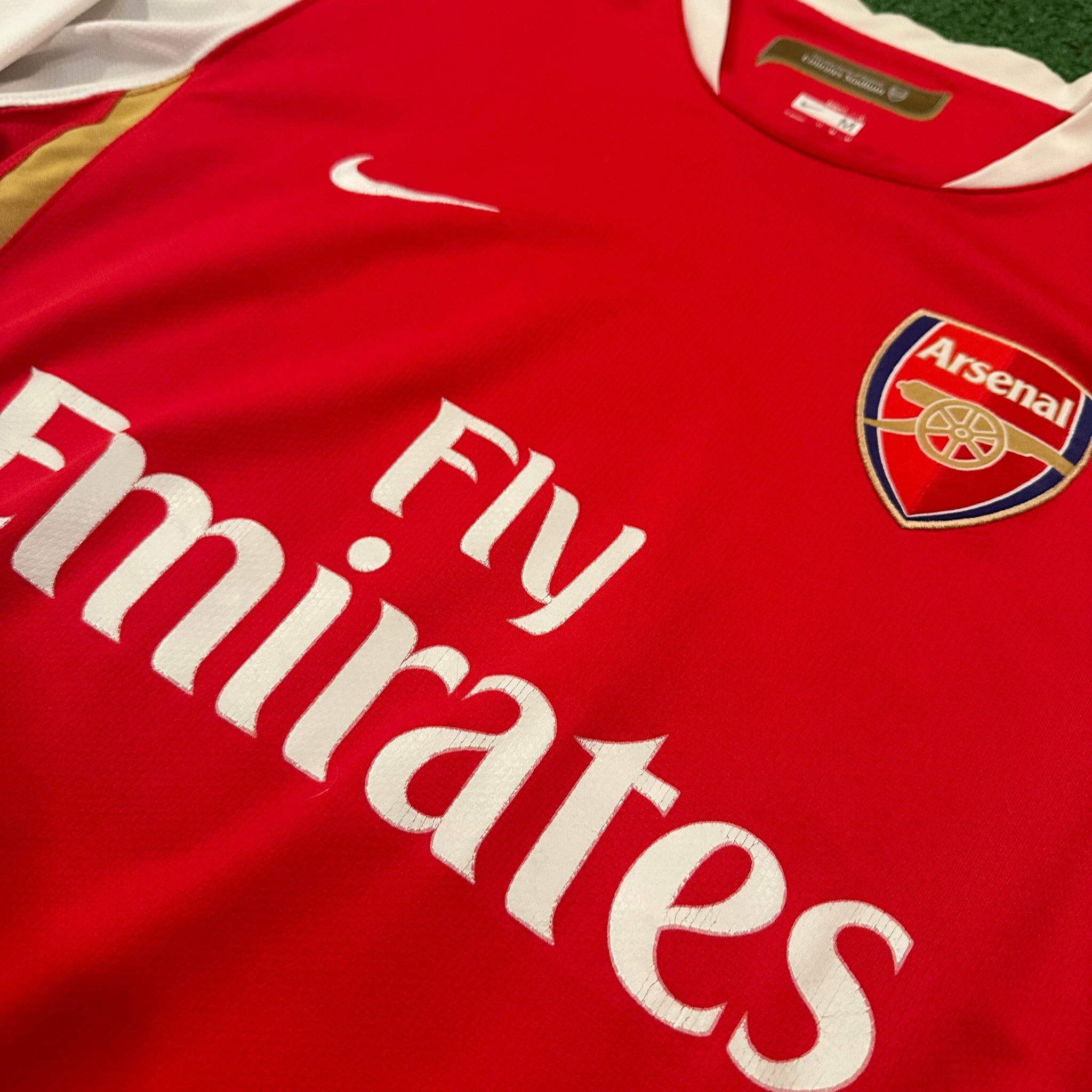 Vintage Nike Arsenal #14 Henry 2006/07 Home Football Kit (M)