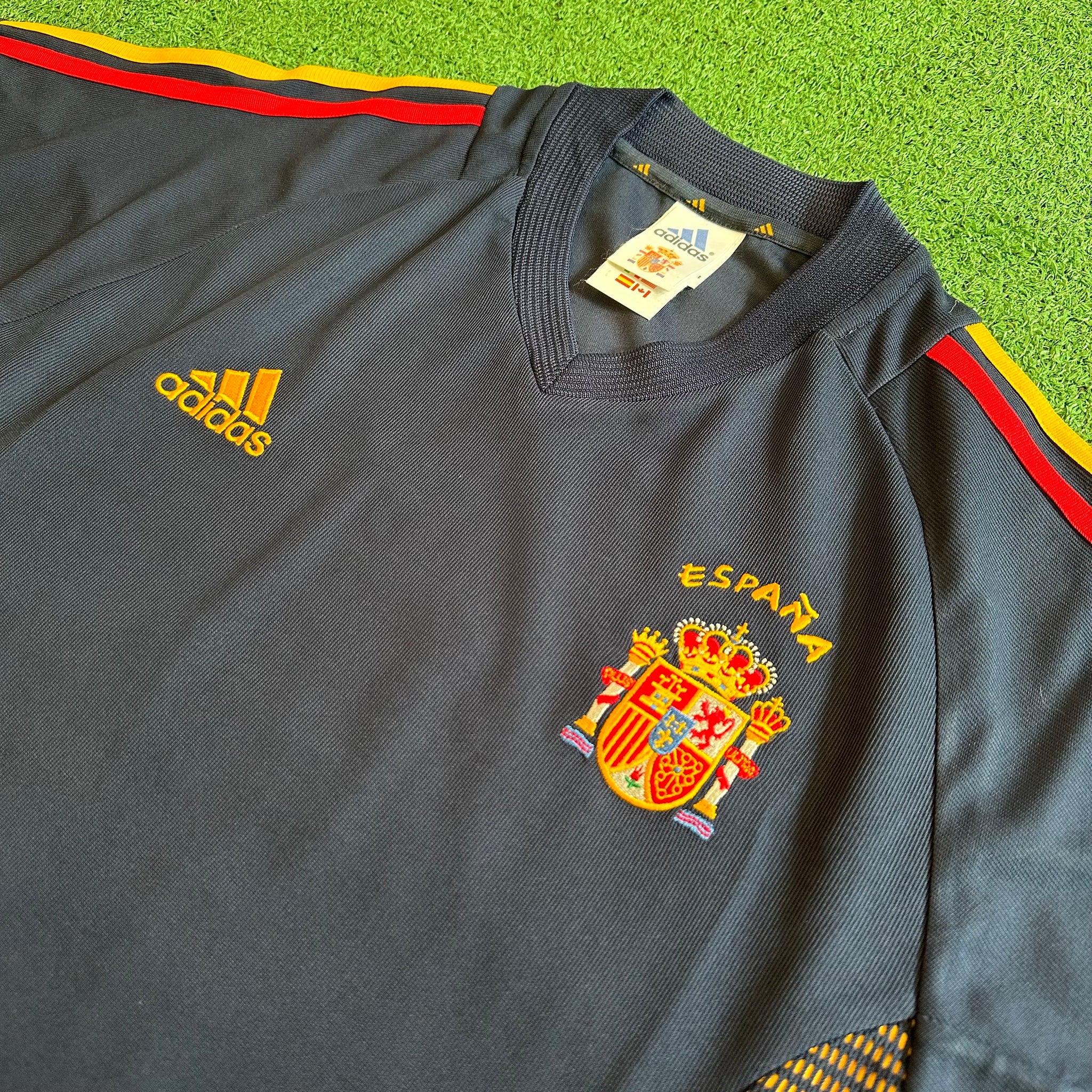 Vintage Adidas Spain 2002 World Cup Third Football Kit (S/M)