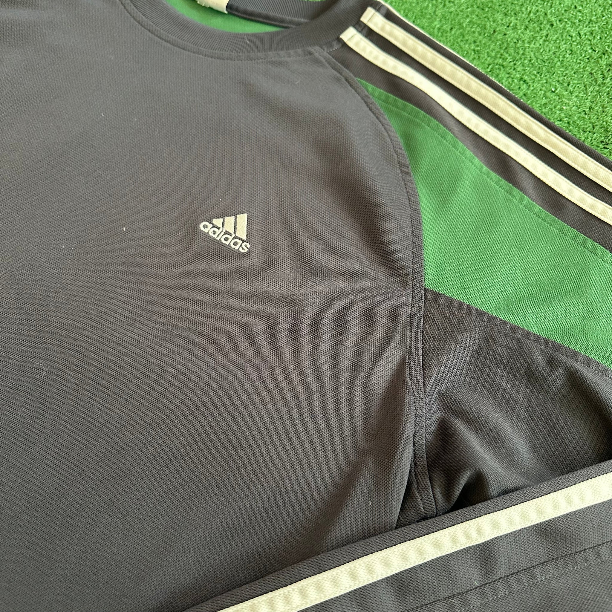 Vintage Adidas Y2K Athleisure Long Sleeve Jersey Shirt (XL)