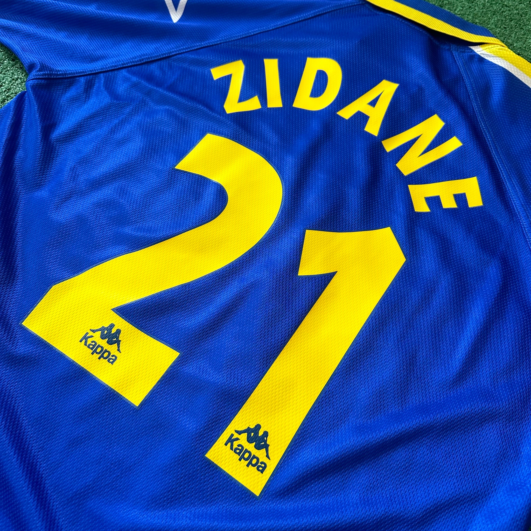 Vintage Kappa Juventus FC #21 Zidane 1996/1997 Away Football Kit (XL)