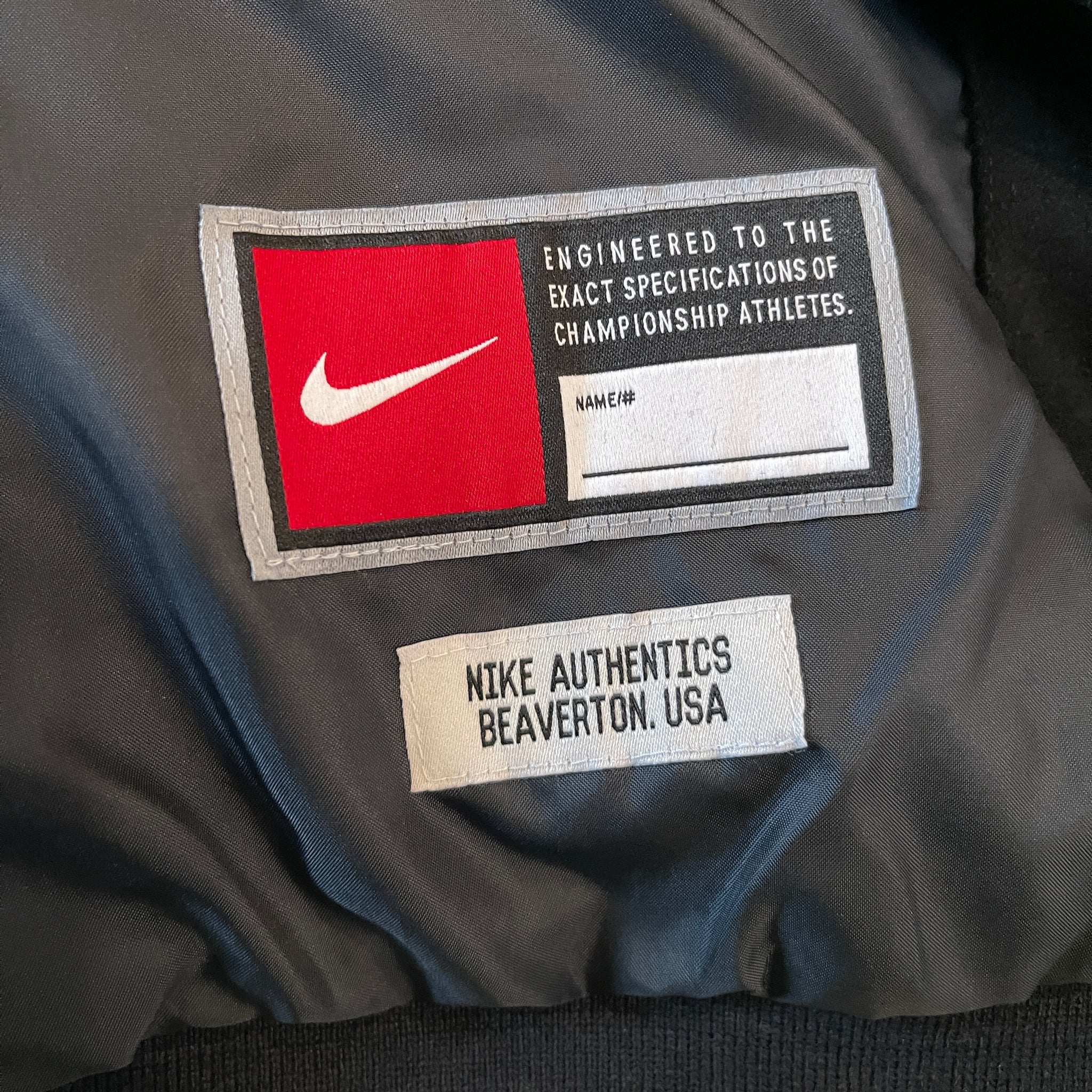 Nike Authentics Varsity Bomber Jacket Black Leather FD7845-010 (M)
