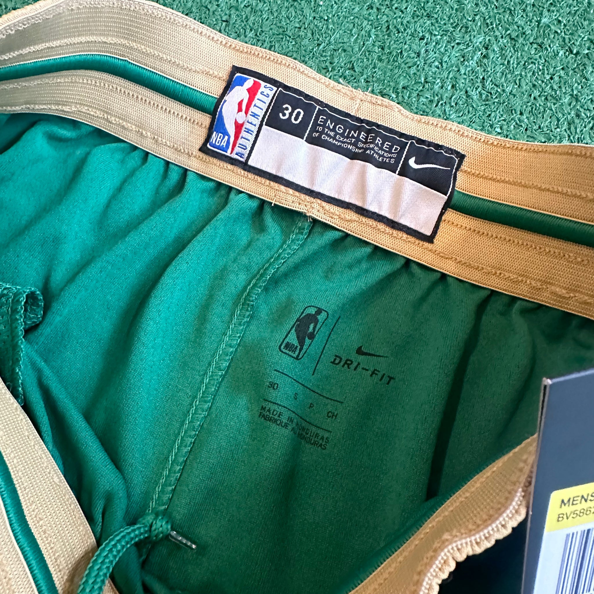 Nike Boston Celtics NBA 2019/20 City Edition Swingman Shorts (S)(FREE HAT)