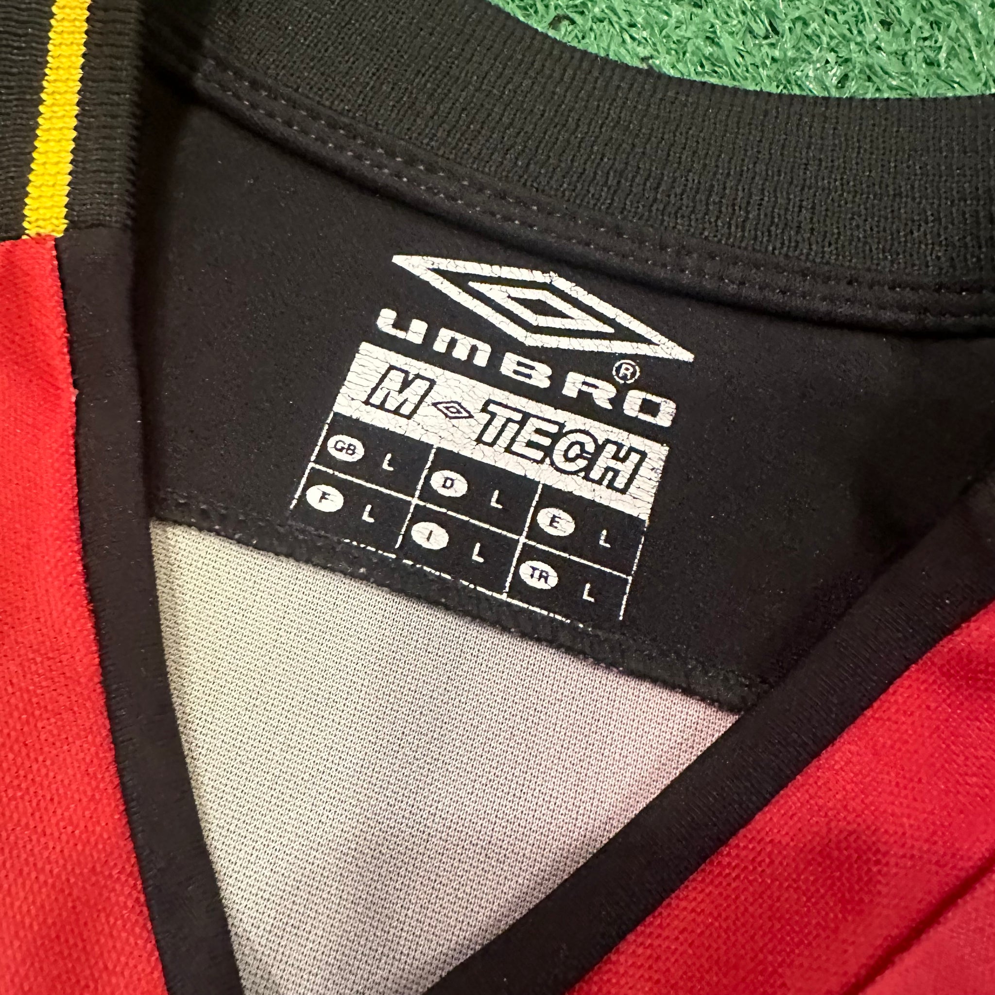 Vintage Umbro Galatasaray 2003/2004 Home Football Shirt (L)