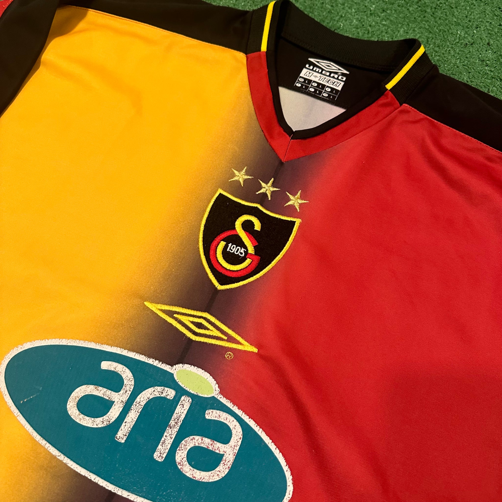 Vintage Umbro Galatasaray 2003/2004 Home Football Shirt (L)