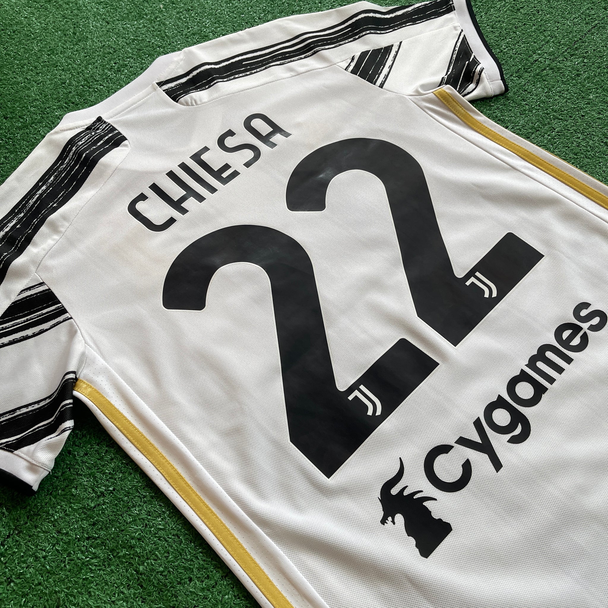 Adidas Juventus FC #22 Chiesa 2020/21 Home Football Kit (S)