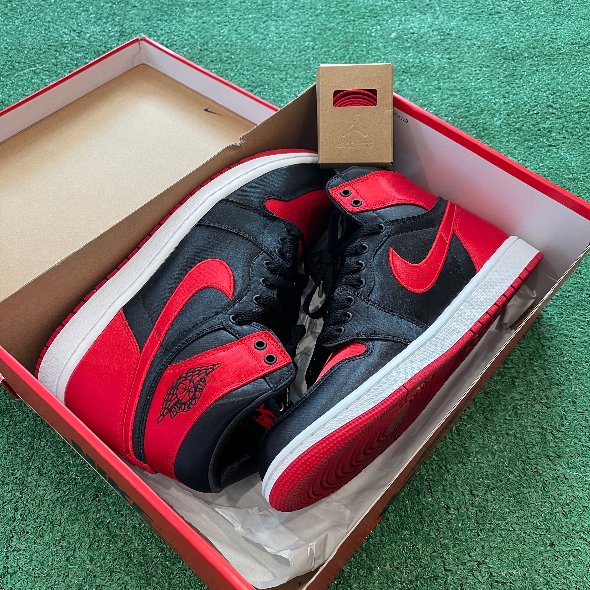 Jordan 1 Retro High OG Satin Bred FD4810-061 (10.5W)