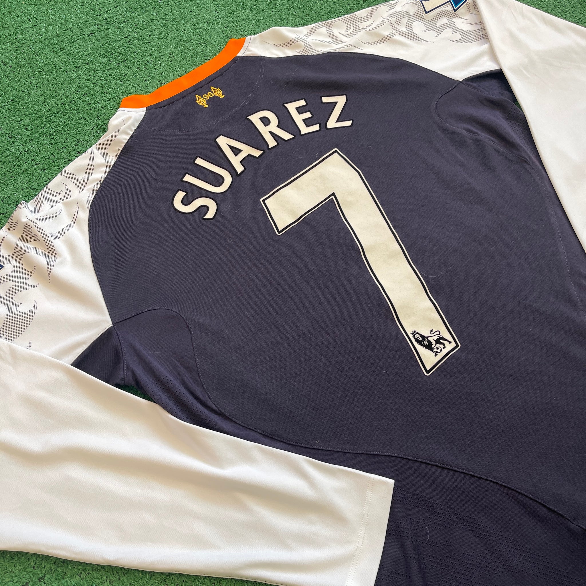 Warrior Liverpool FC #7 Suarez 2012/13 Third Football Kit (M)