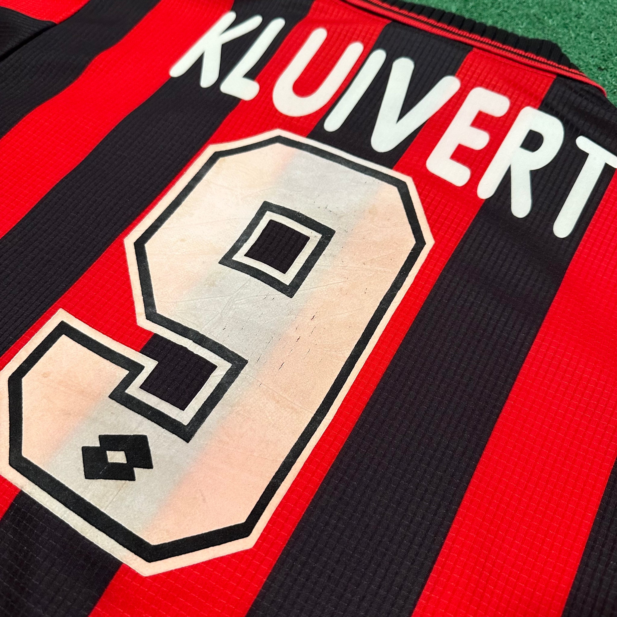 Vintage Lotto AC Milan #9 Kluivert 1997/98 Home Football Kit (M)