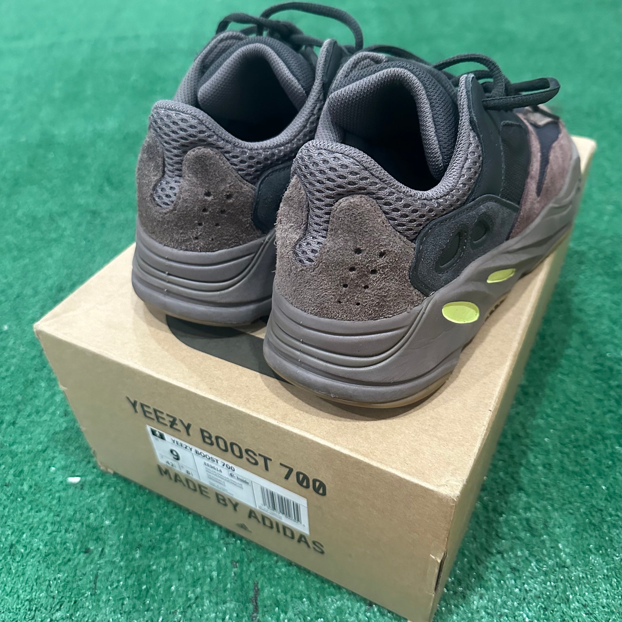 adidas Yeezy Boost 700 Mauve EE9614 (9)