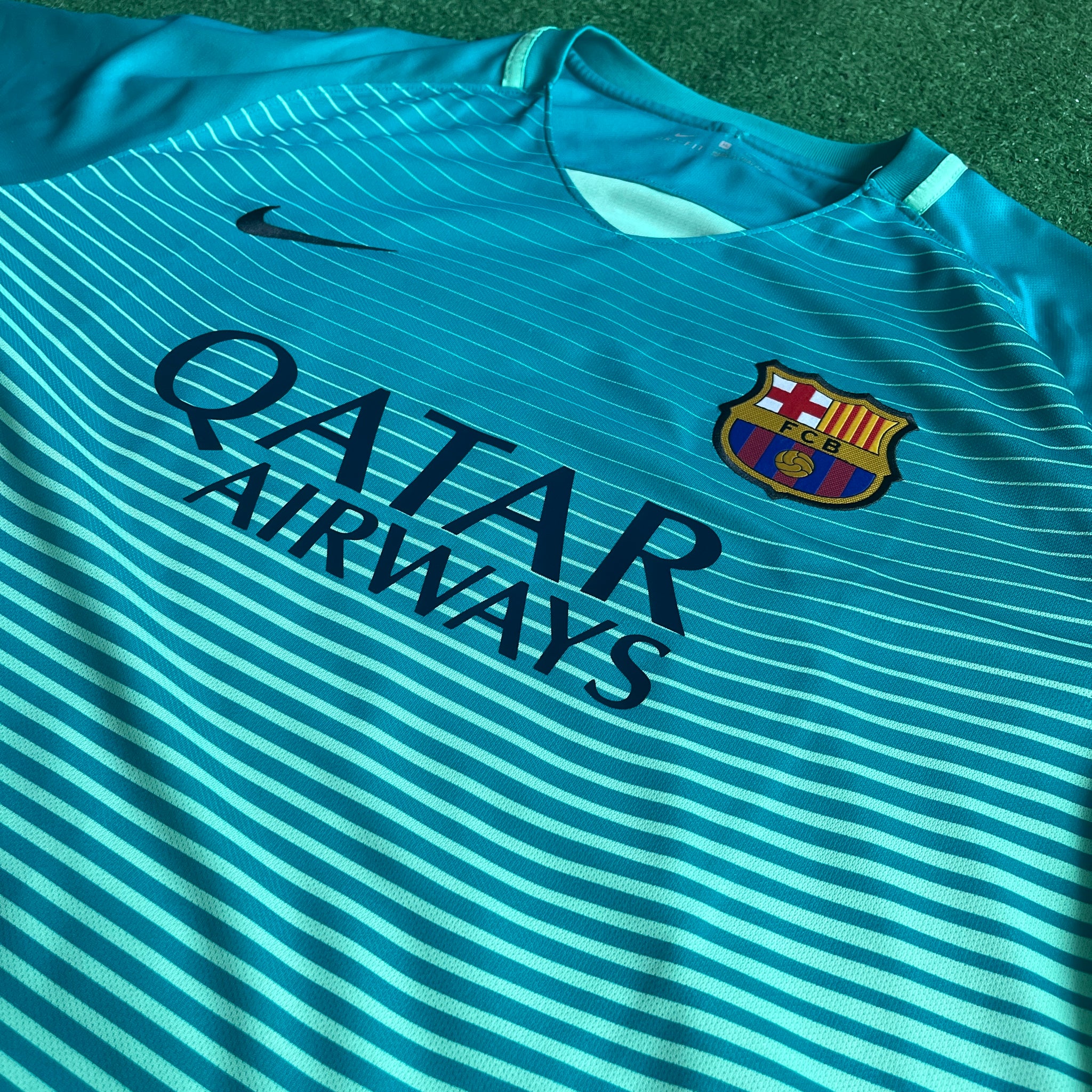 Nike FC Barcelona #11 Neymar Jr 2016/17 Third Football Kit (XL)