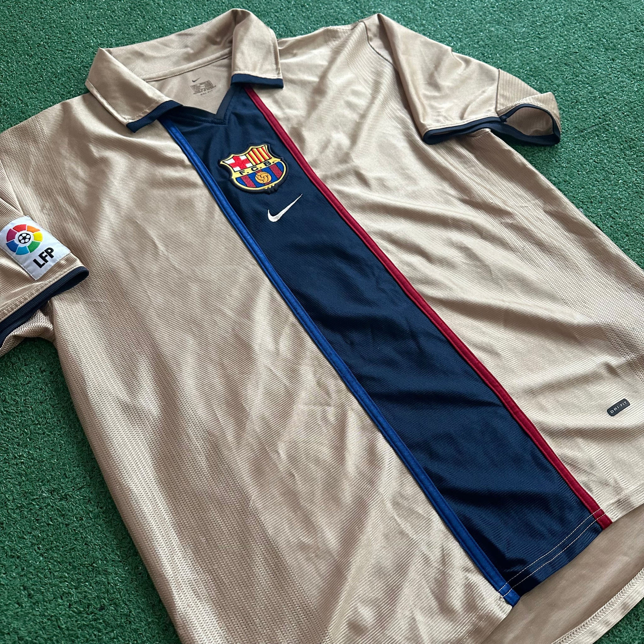 Vintage FC Barcelona #24 Puyol 2001/2002 Away Football Kit (L)