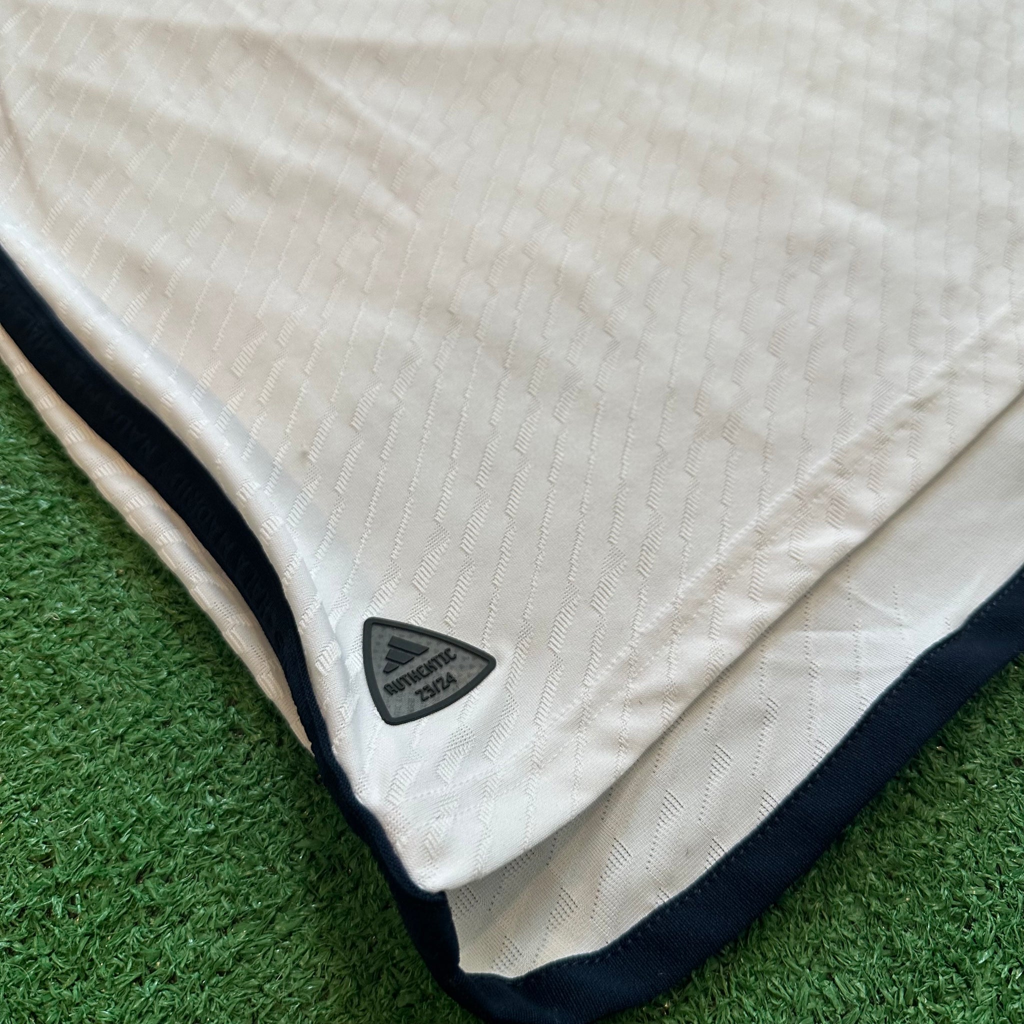 Adidas Real Madrid #5 Bellingham 2023/24 Home Authentic Football Kit (M)