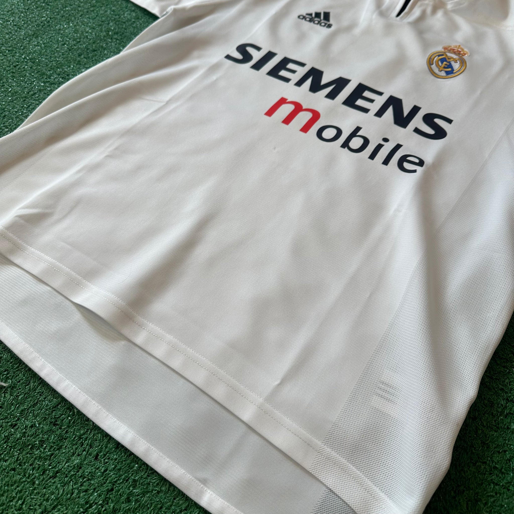 Vintage Real Madrid #5 Zidane 2003/2004 Home Football Kit (M)