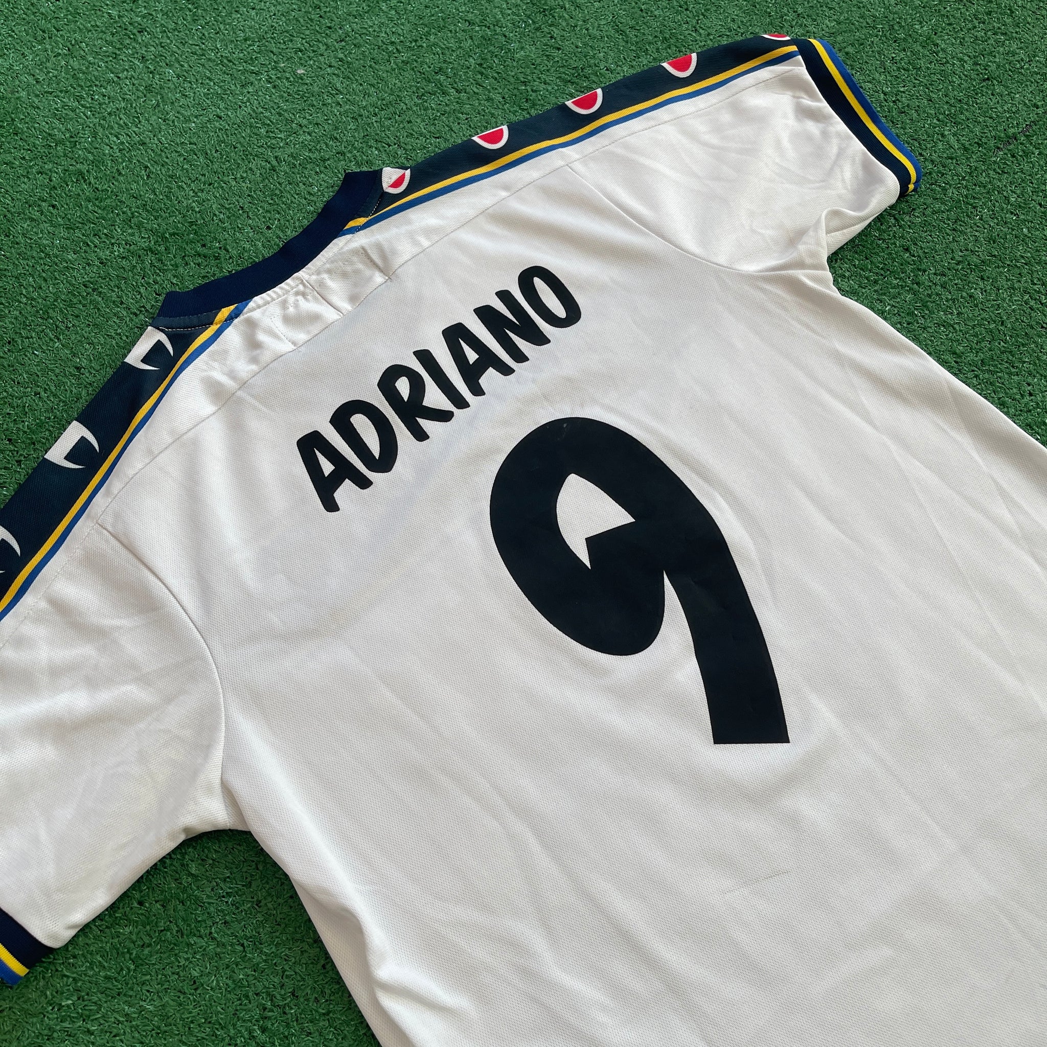 Vintage Champion Parma Calcio #9 Adriano 2002/03 Away Football Kit (S)