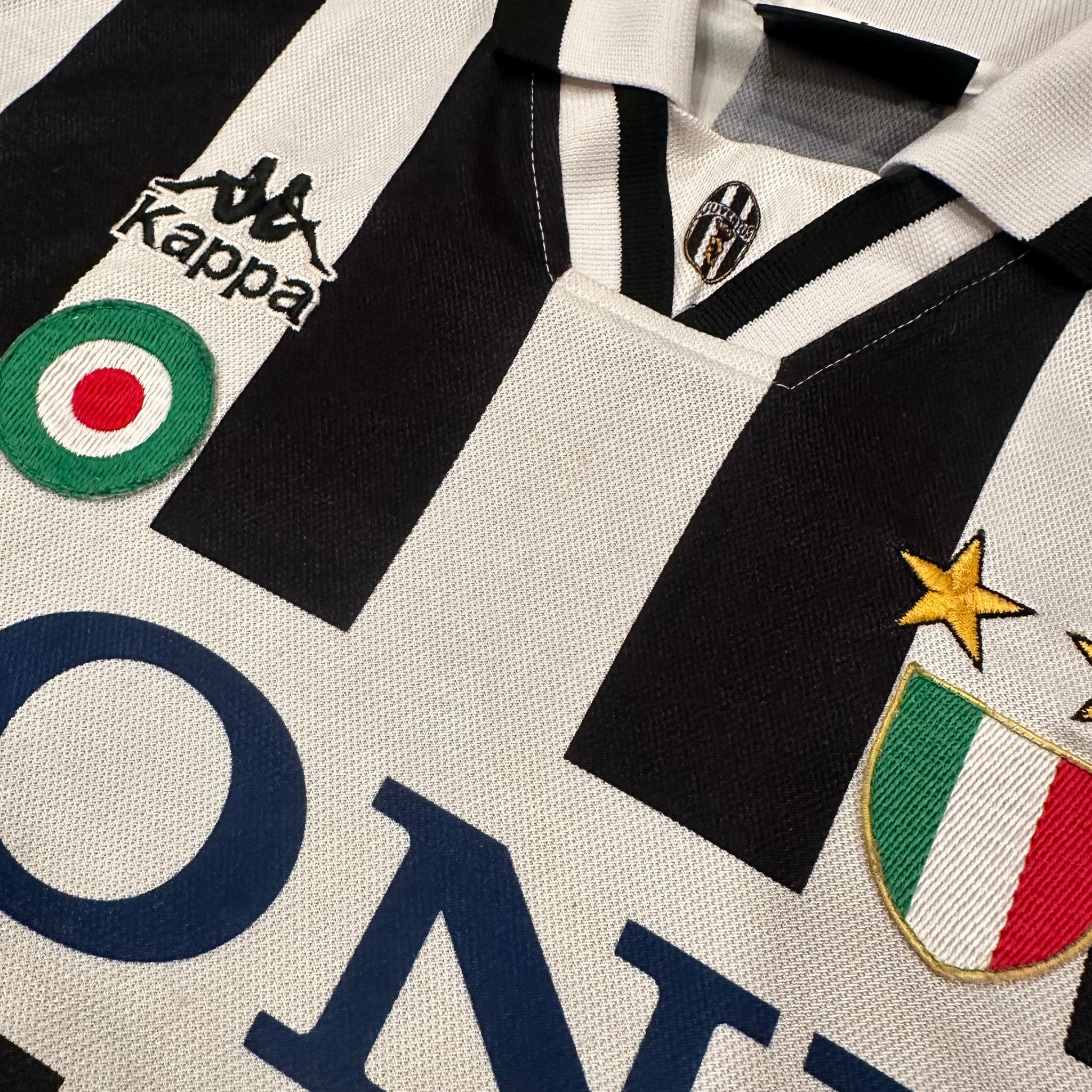 Vintage Kappa Juventus FC 1995/96 Home Football Shirt (M)