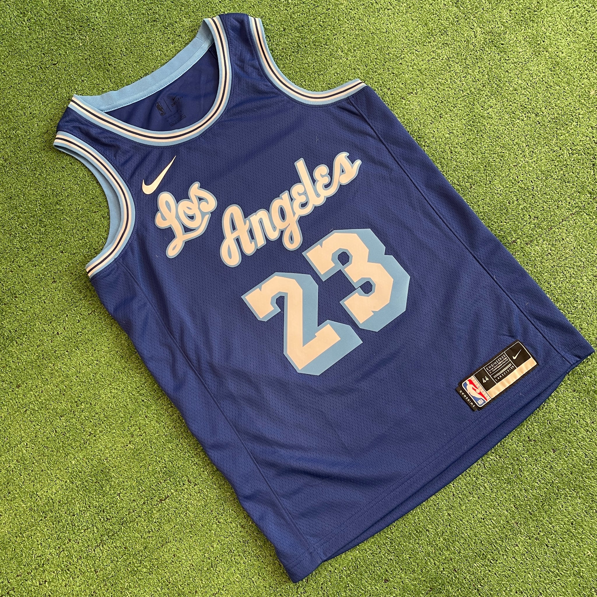 Nike LA Lakers City Edition Lebron James NBA Swingman Jersey CN1027-404 (M)