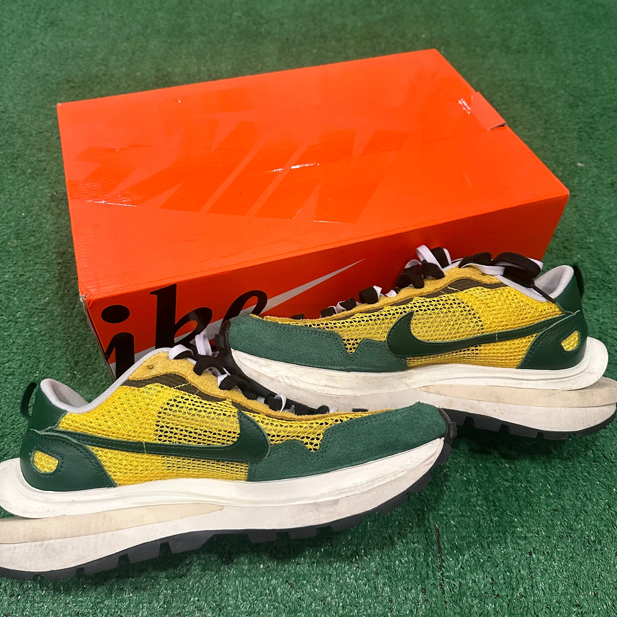 Nike Vaporwaffle sacai Tour Yellow Stadium Green CV1363-700 (9)