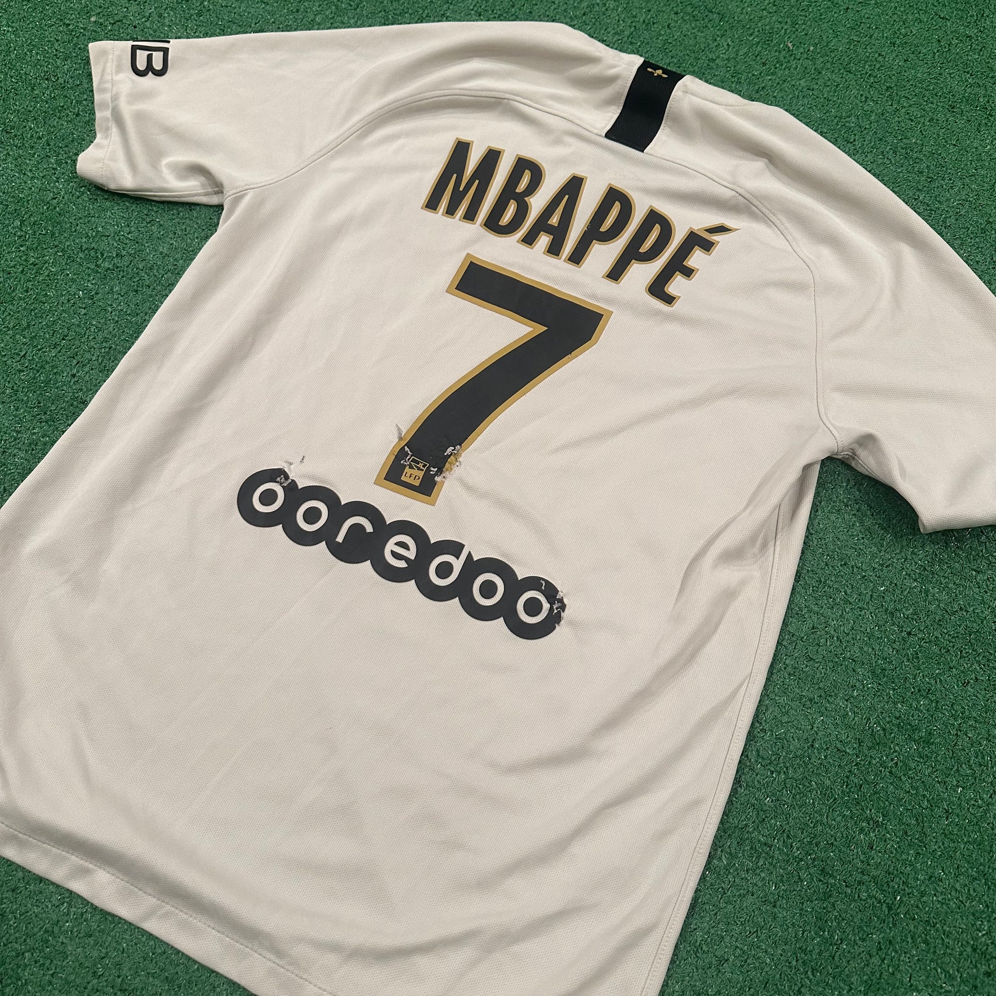 Nike PSG #7 Mbappe 2018/19 Away Football Kit (M)