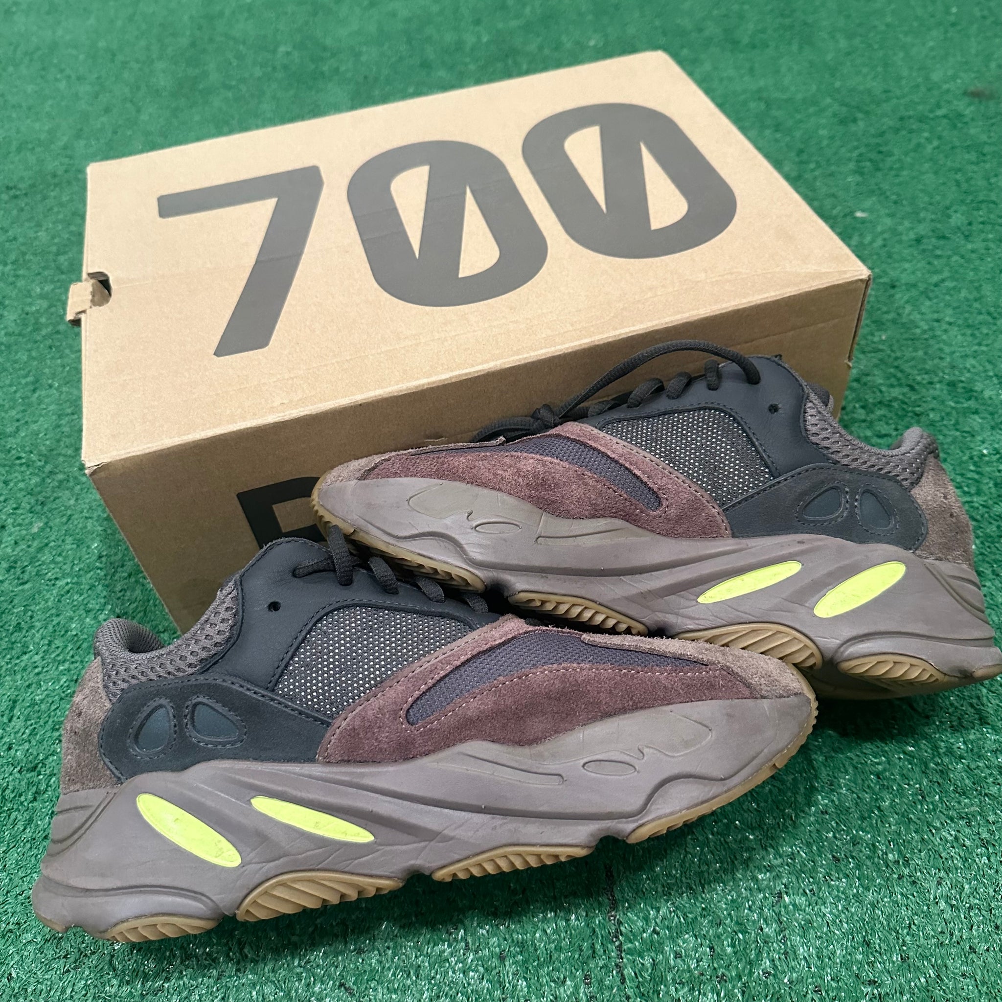 adidas Yeezy Boost 700 Mauve EE9614 (9)