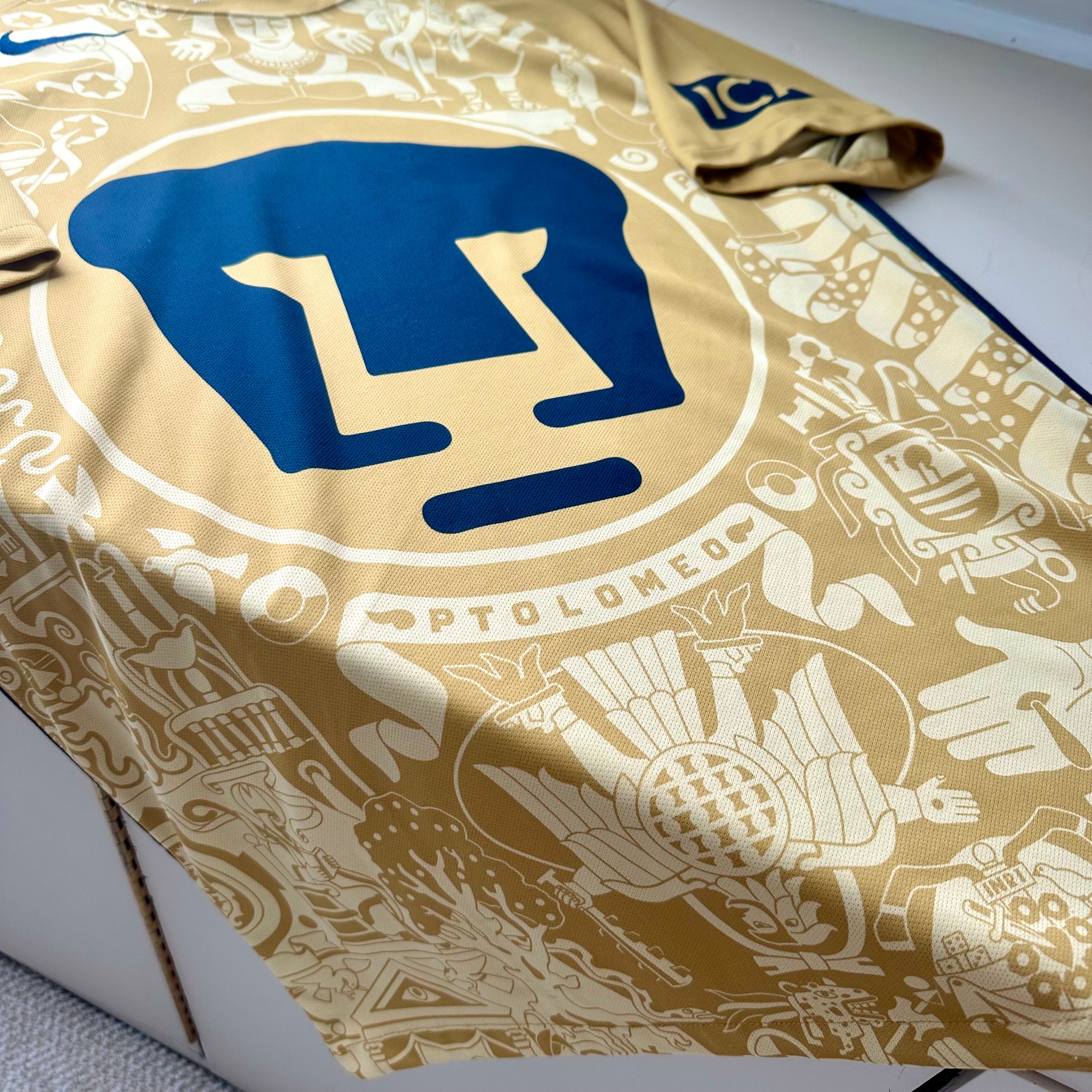 Nike Pumas UNAM 2016/17 Home Football Kit (XL)