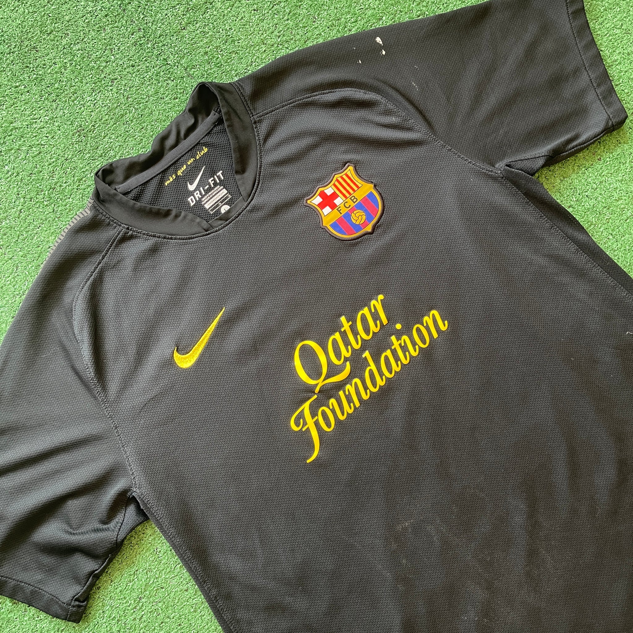 Nike FC Barcelona 2011/12 Away Football Kit (L)