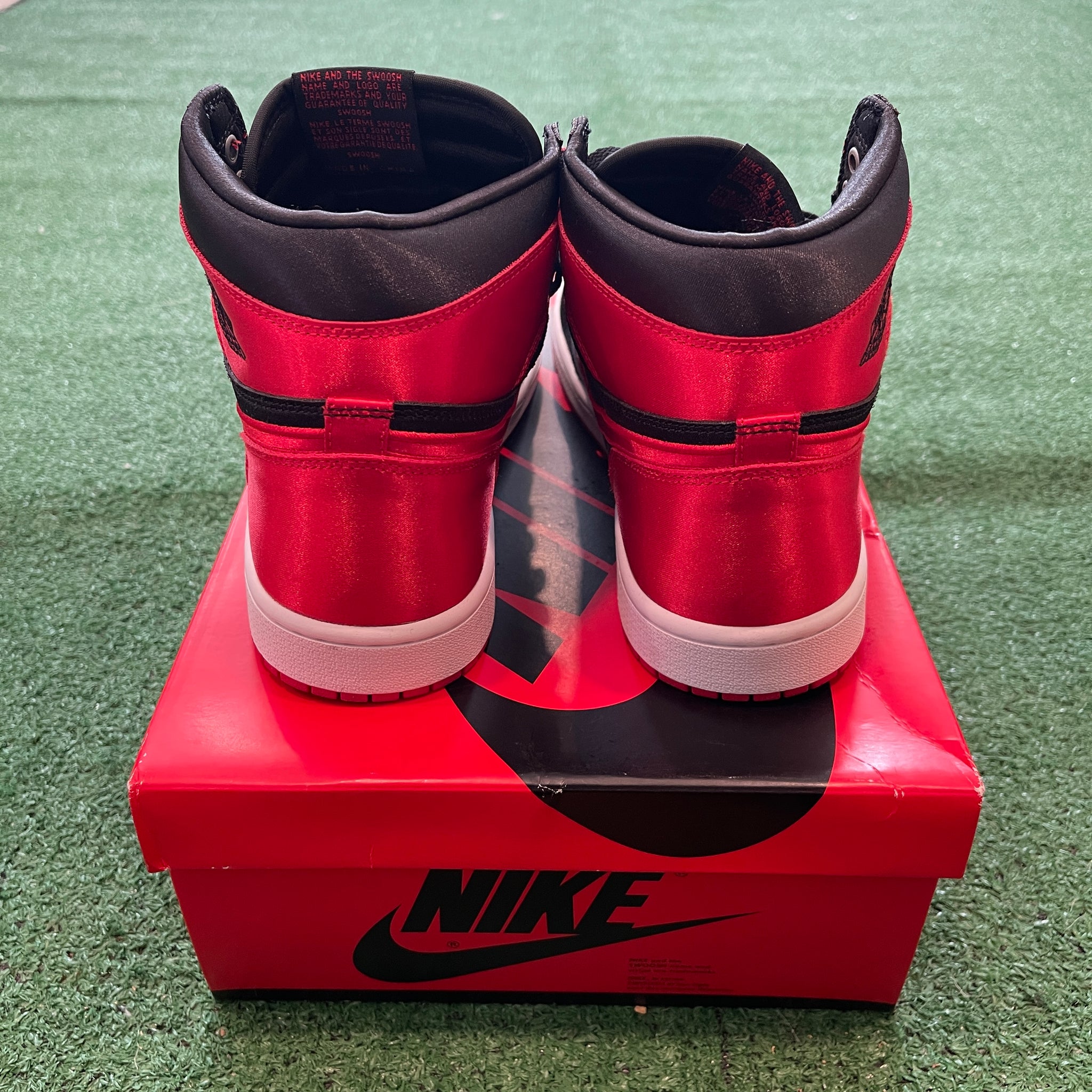 Jordan 1 Retro High OG Satin Bred FD4810-061 (10.5W)