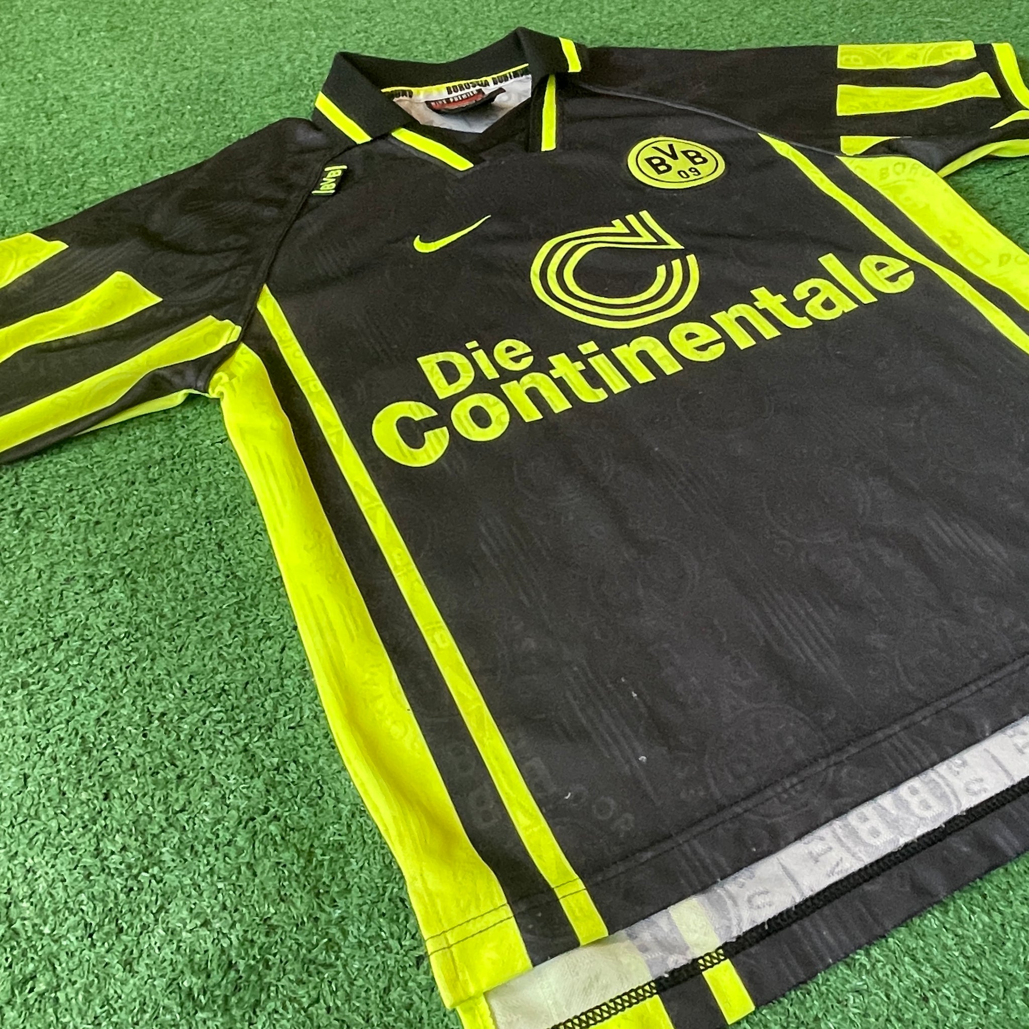 Vintage Nike Borussia Dortmund 1996/97 Away Football Kit (M)