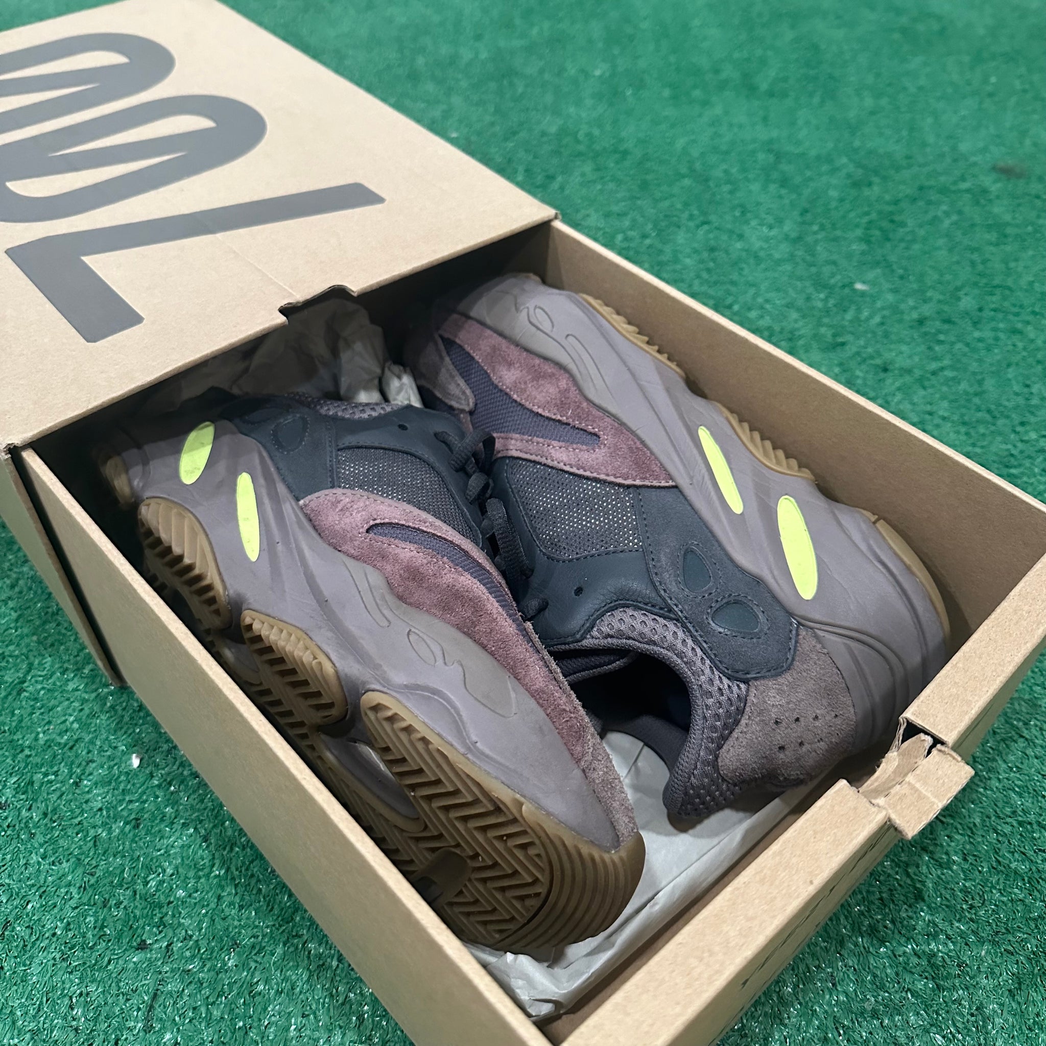 adidas Yeezy Boost 700 Mauve EE9614 (9)
