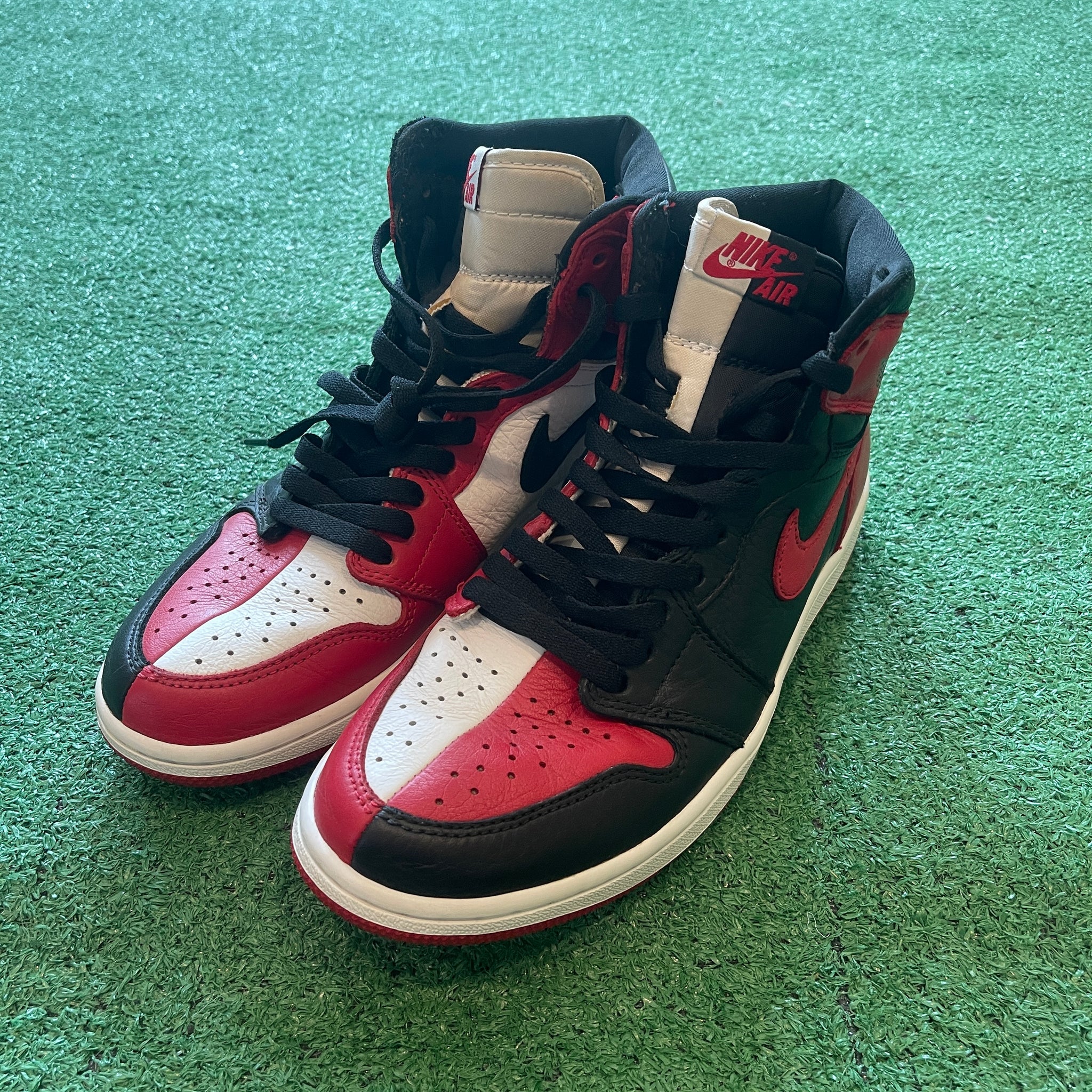 Jordan 1 Retro High Homage To Home 861428-061 (Non-numbered) (8.5)