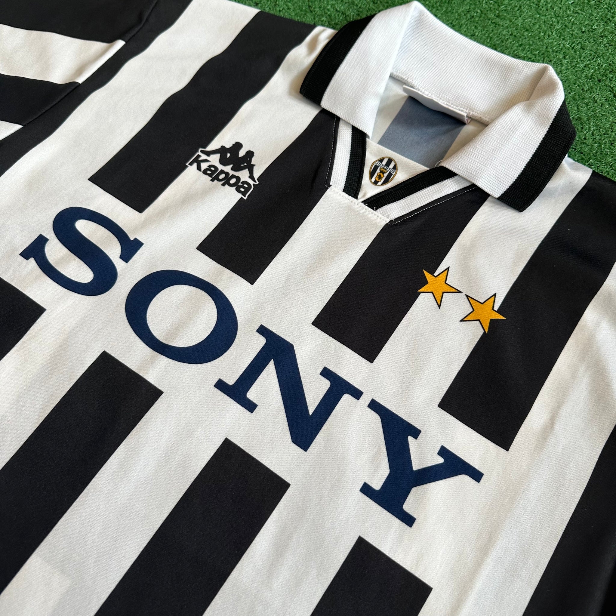 Vintage Kappa Juventus FC 1996/97 Home Football Kit (L)
