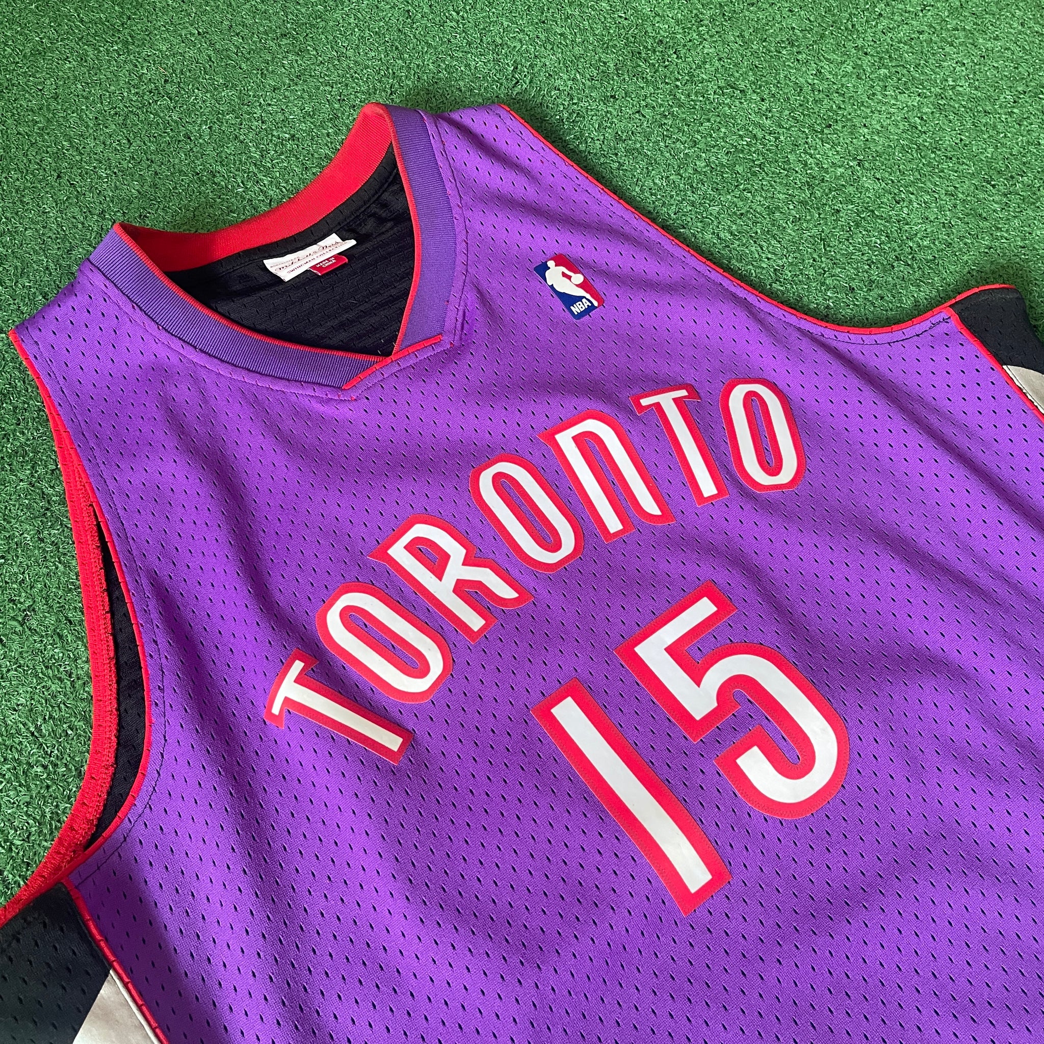 Mitchell and Ness Toronto Raptors #15 Carter 1999/00 NBA Swingman Jersey (XL)