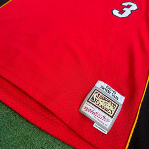 Mitchell and Ness Miami Heat #3 Wade 2005/06 NBA Swingman Jersey (XL)