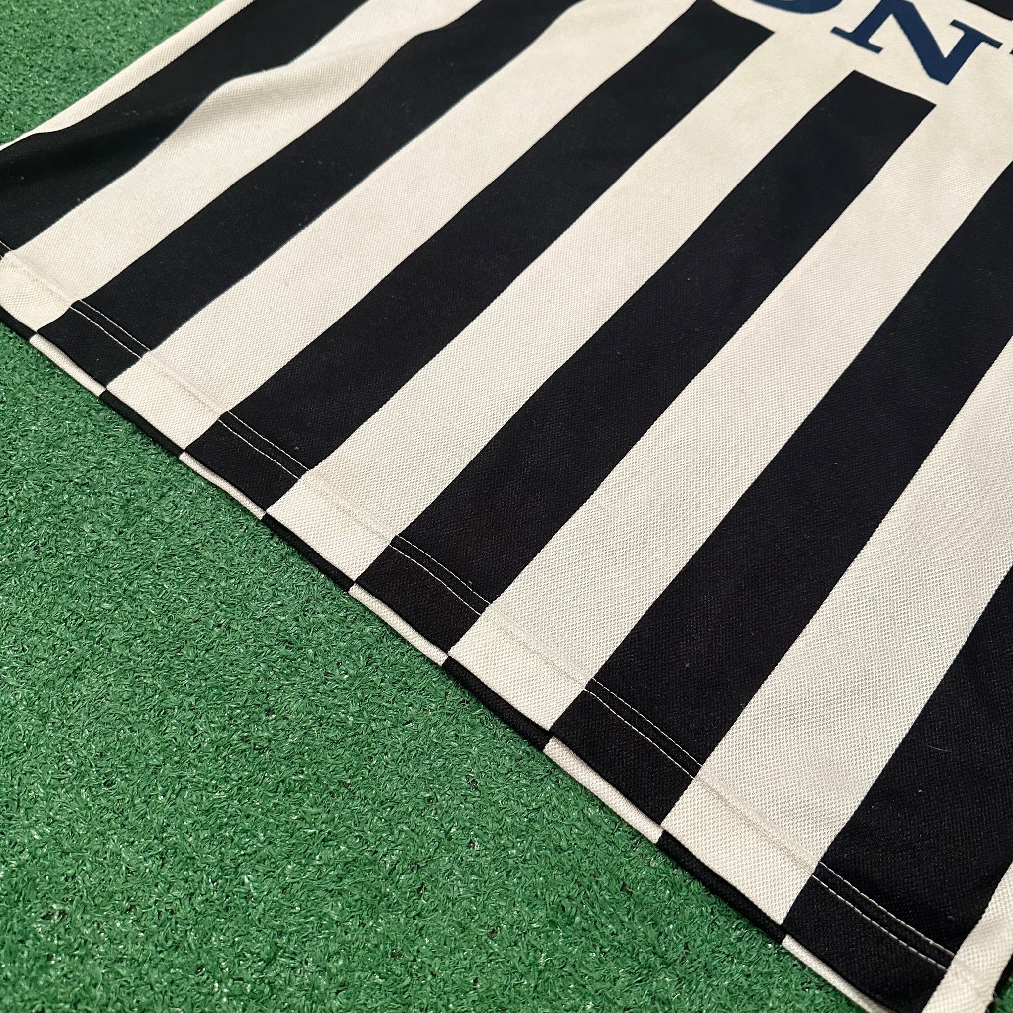 Vintage Kappa Juventus FC 1995/96 Home Football Shirt (M)