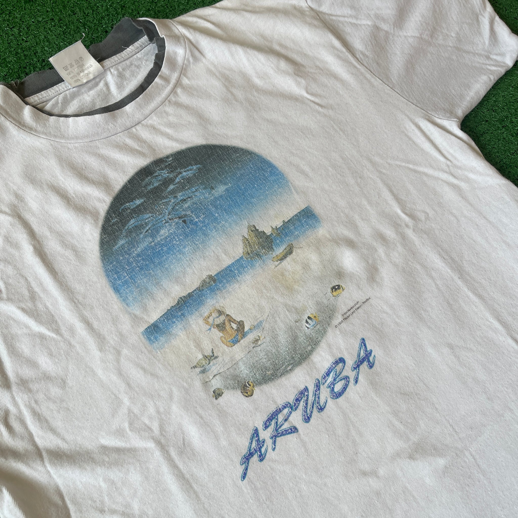 Vintage Santo Activewear Aruba 1995 Graphic T-Shirt (L)