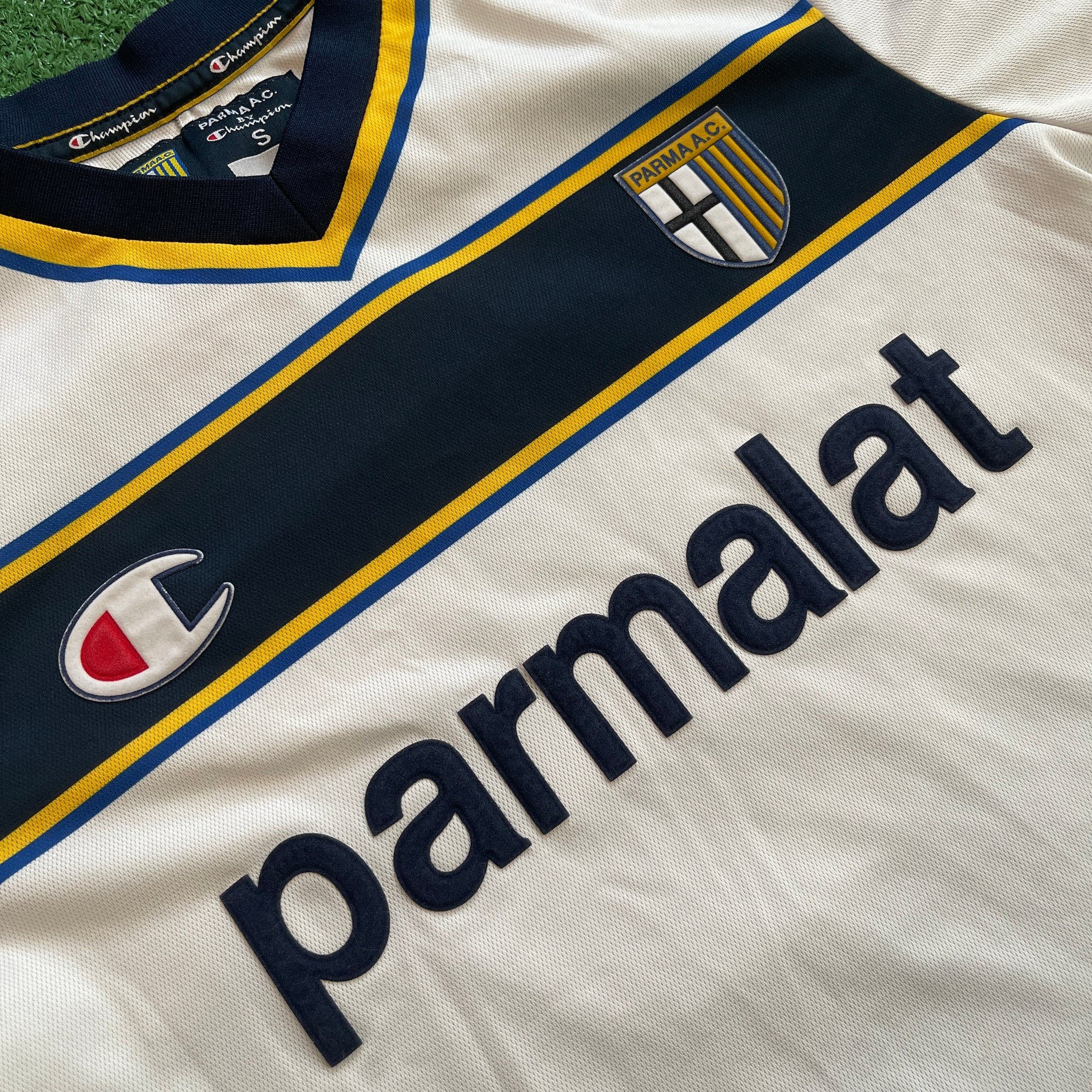 Vintage Champion Parma Calcio #9 Adriano 2002/03 Away Football Kit (S)