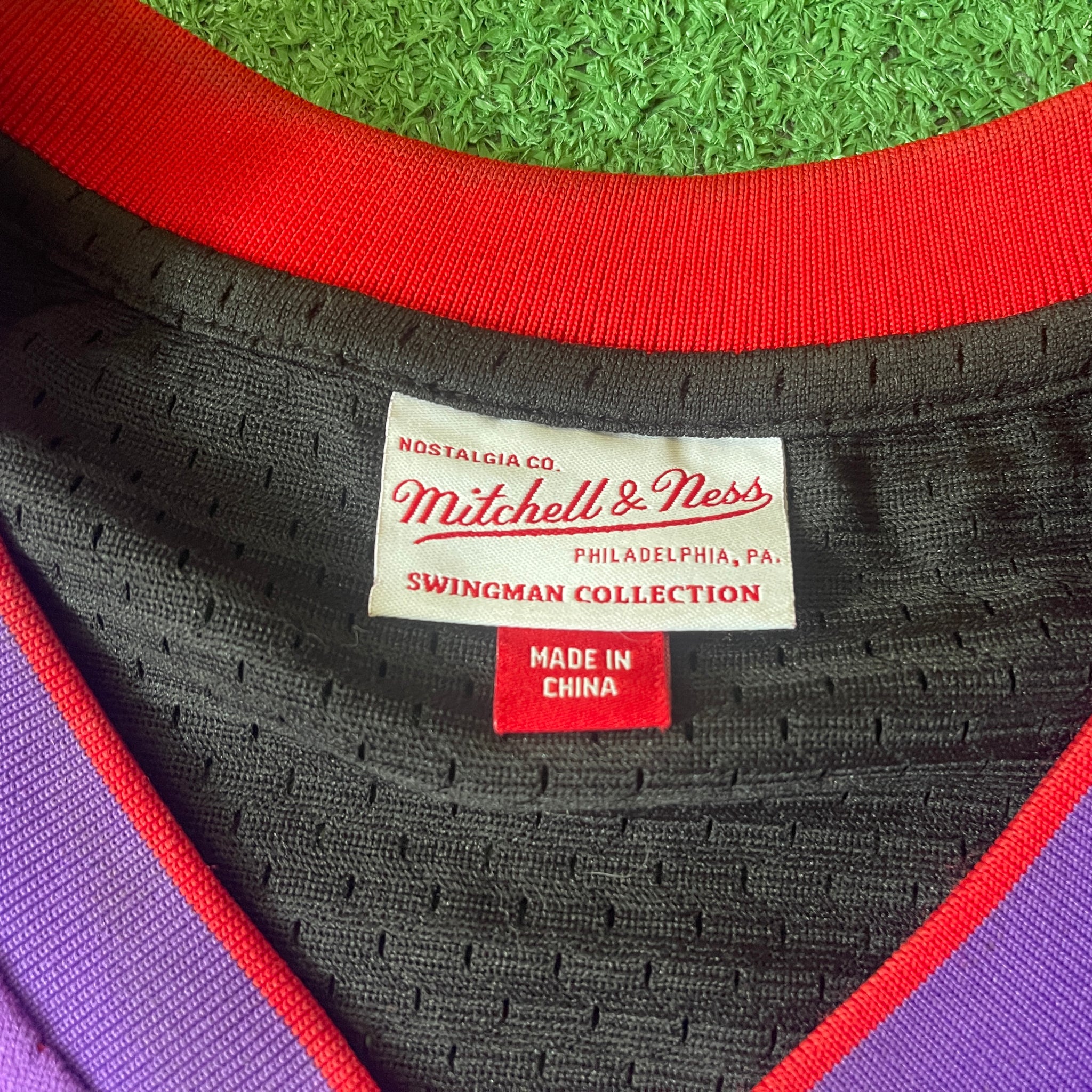 Mitchell and Ness Toronto Raptors #15 Carter 1999/00 NBA Swingman Jersey (XL)