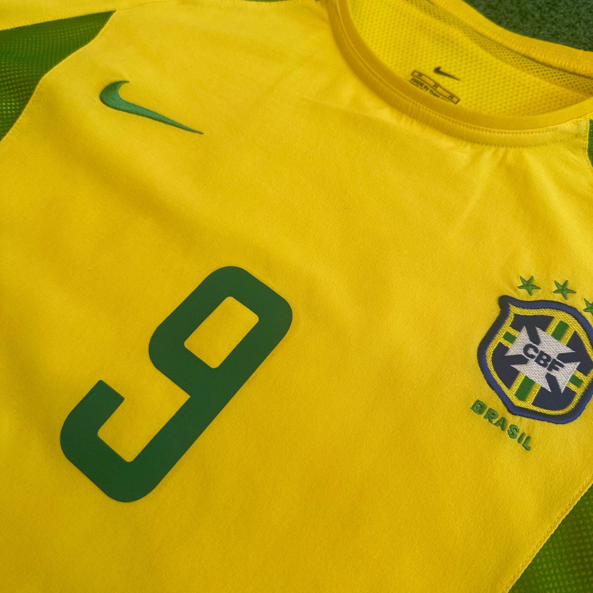 Vintage Nike Brazil #9 Ronaldo 2002 Home Football Kit (M) (PV)