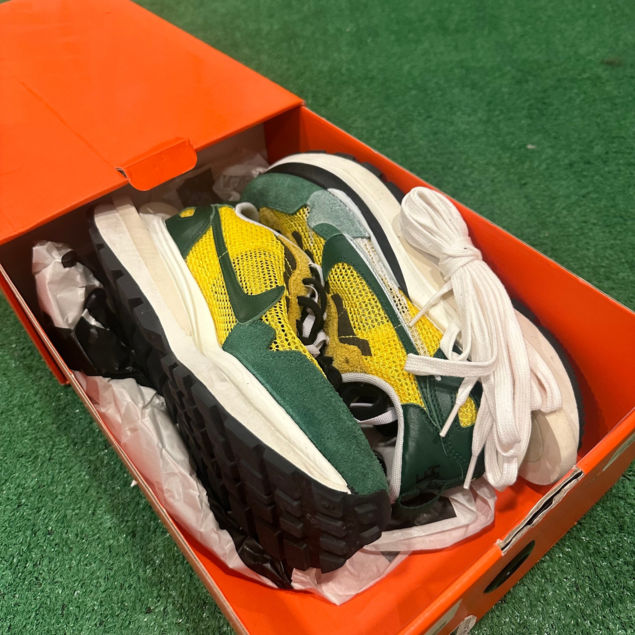 Nike Vaporwaffle sacai Tour Yellow Stadium Green CV1363-700 (9)