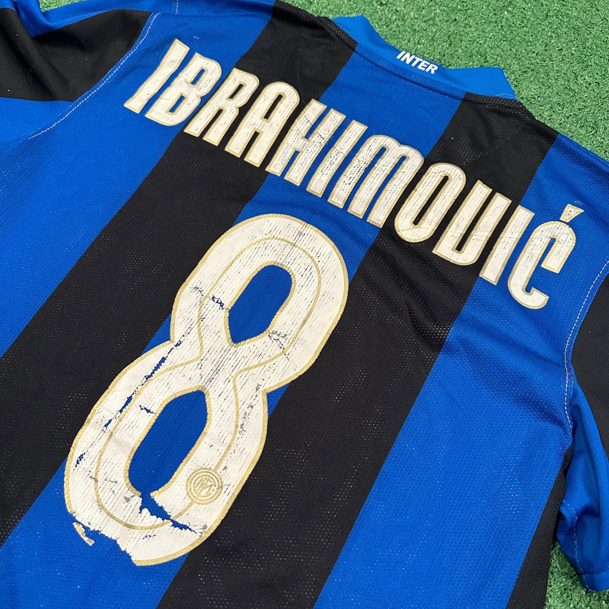 Vintage Nike Inter Milan #8 Ibrahimovic 2008/09 Home Football Kit (M)