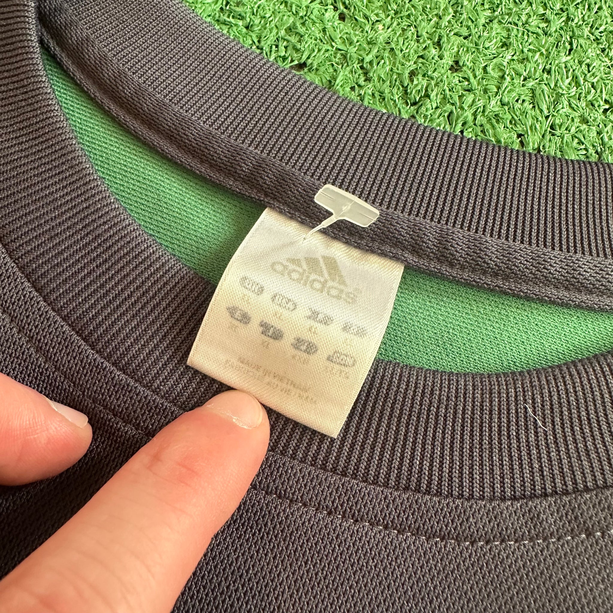 Vintage Adidas Y2K Athleisure Long Sleeve Jersey Shirt (XL)