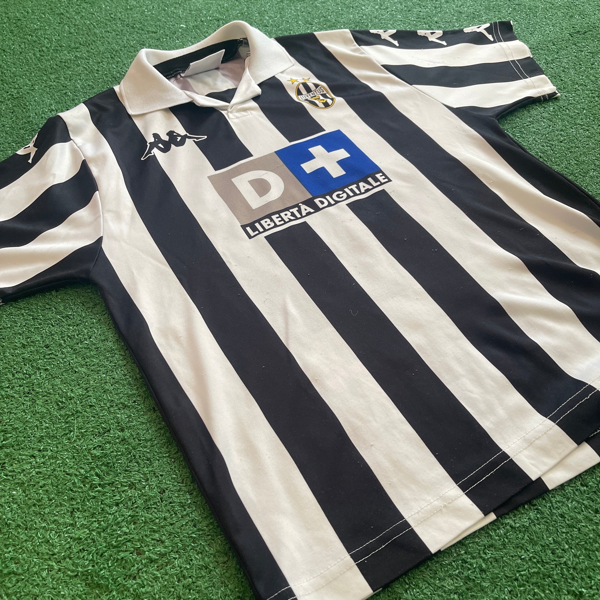 Vintage Kappa Juventus 1998/00 Home Football Kit (S)