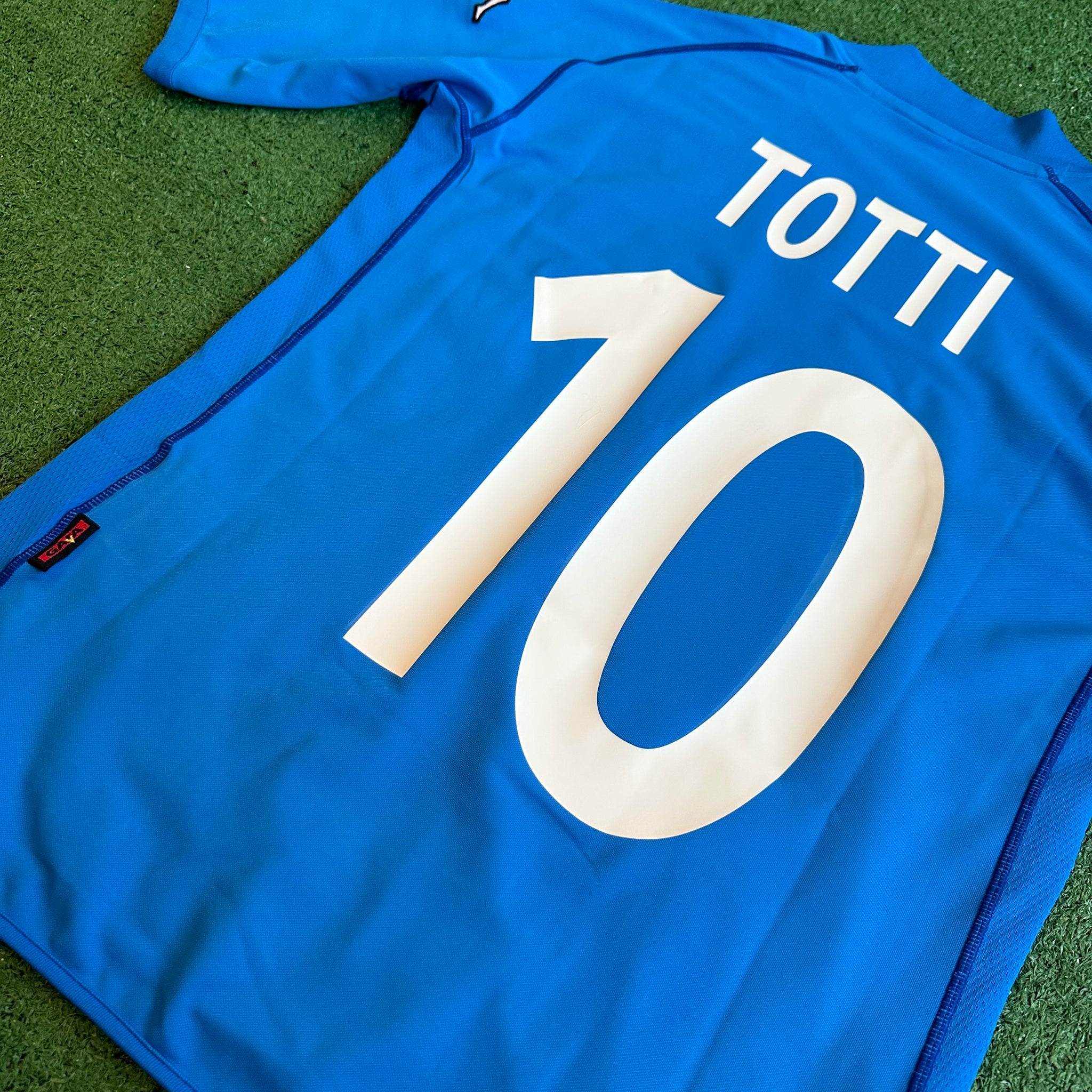 Vintage Kappa Italy #10 Totti 2002 Home Football Kit (M)