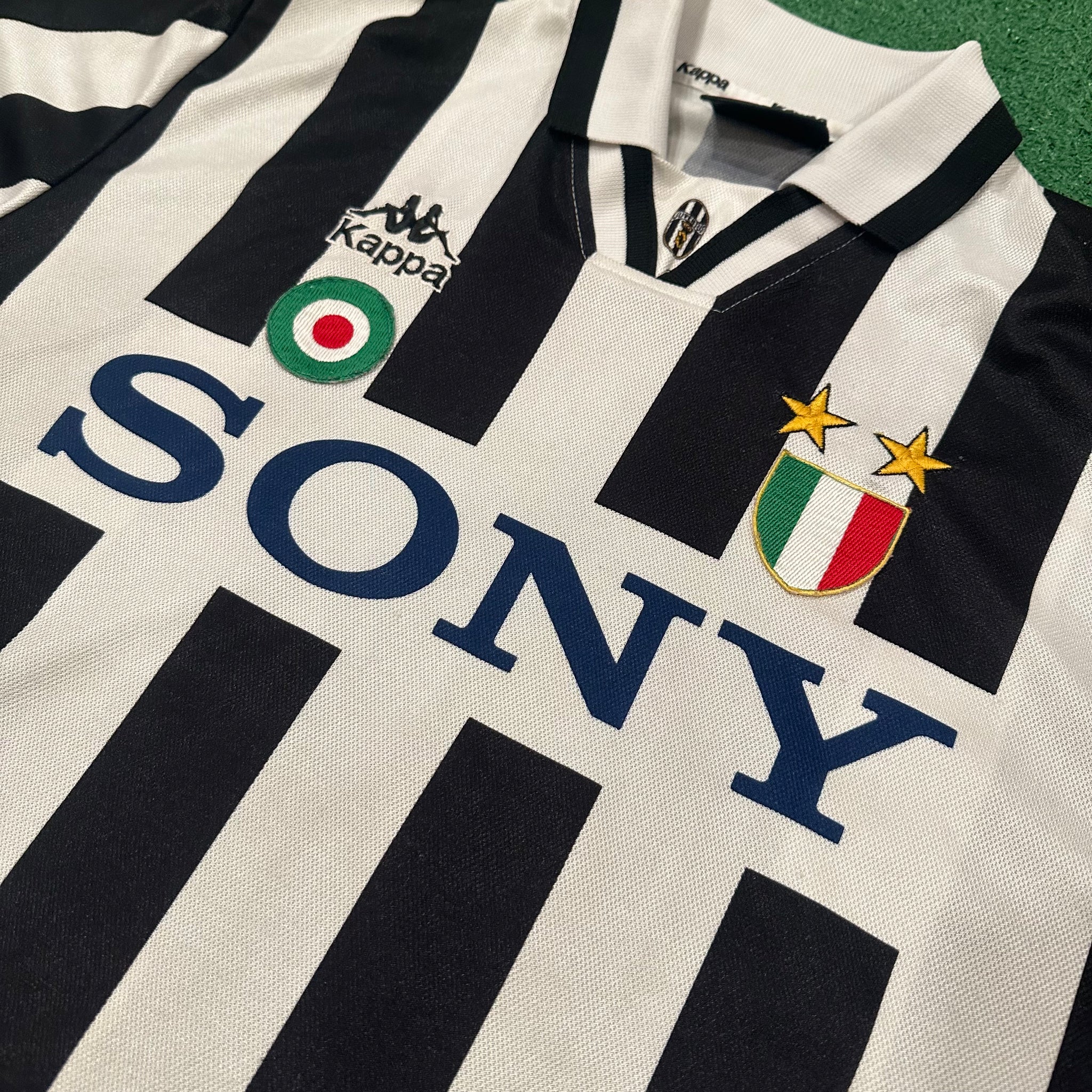 Vintage Kappa Juventus FC 1995/96 Home Football Shirt (M)