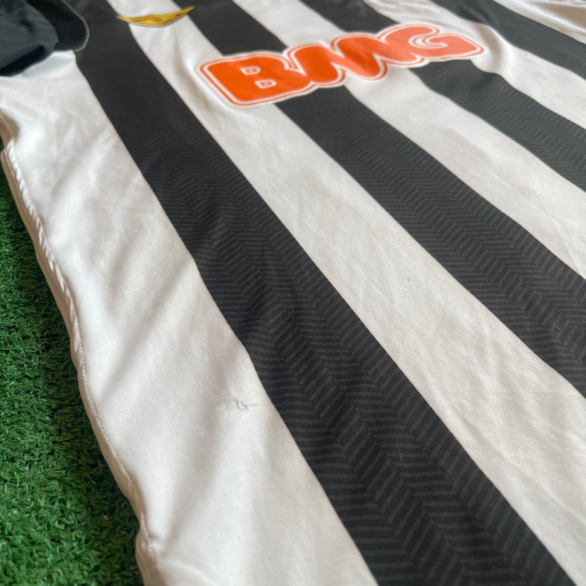 Umbro Santos #11 Neymar 2011 Cup Football Kit (M)